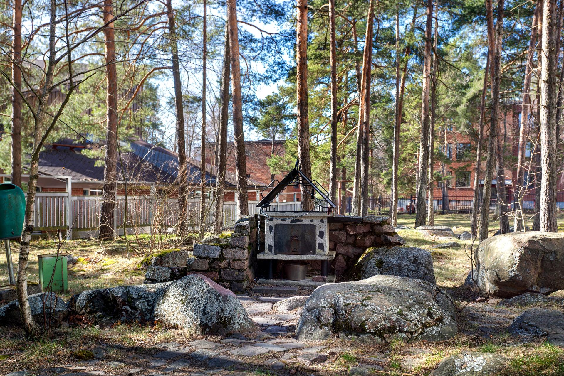 Löytyy myös grillauspaikka.