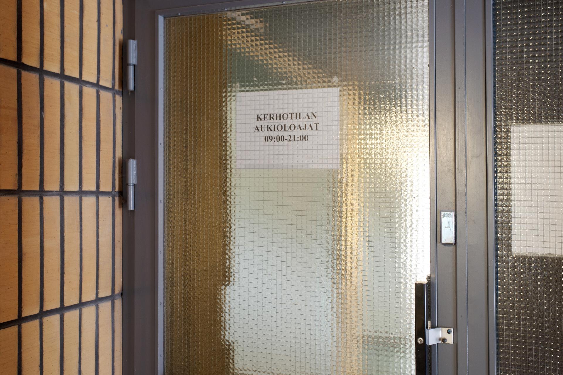 Alakerrasta löytyy suuri kerhohuone.