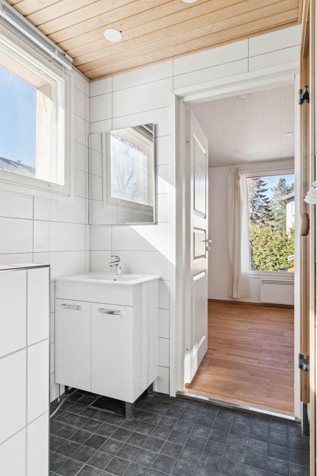 A asunnon kylpyhuoneen wc