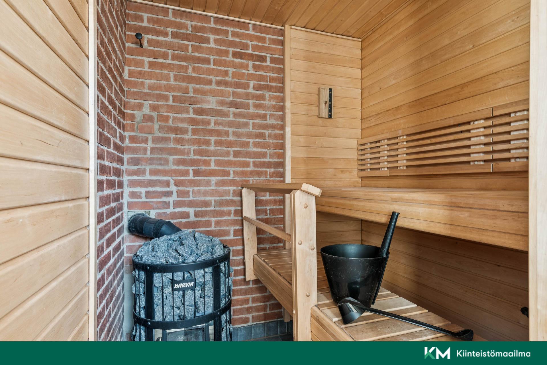 Harvia puukiuas saunassa