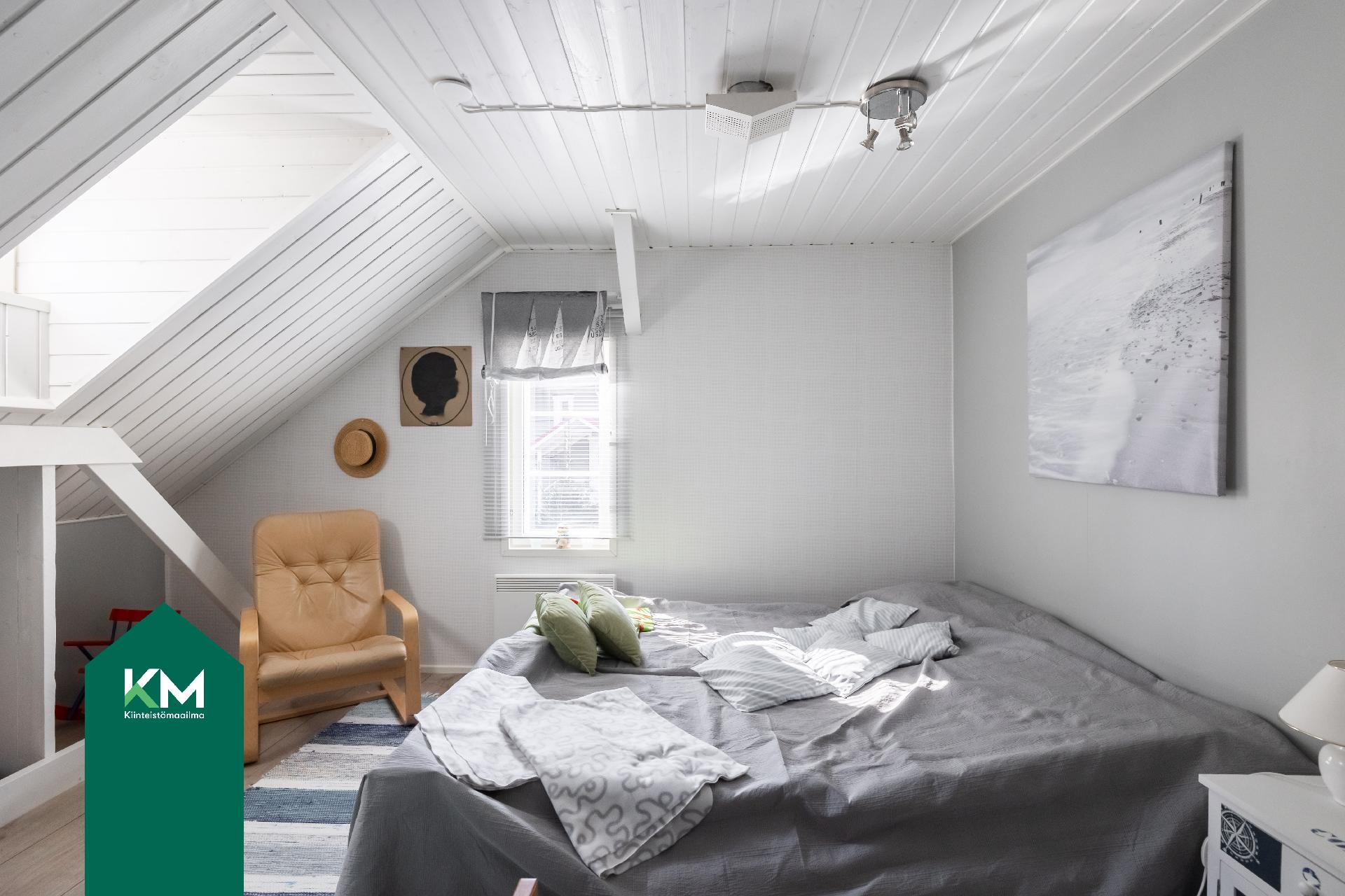 Yläkerran 2. makuuhuone