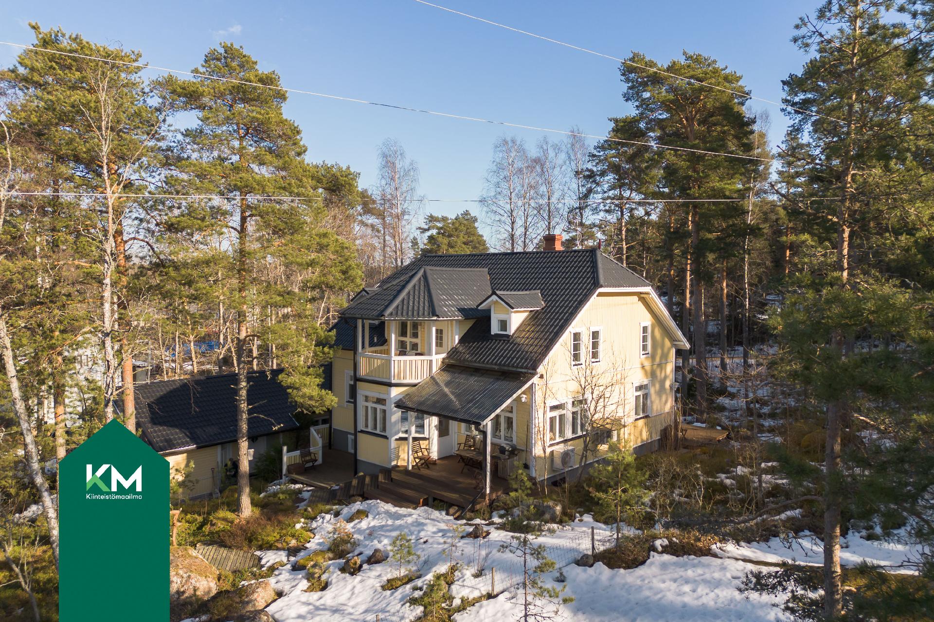 Talo mereltäpäin kuvattuna