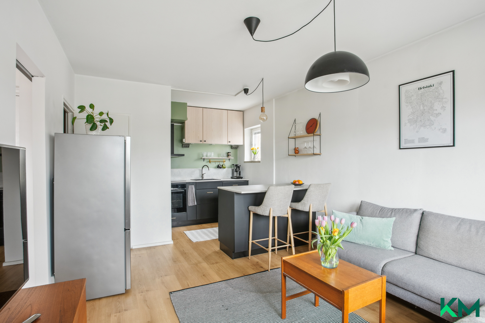 Avokeittiö ja olohuone