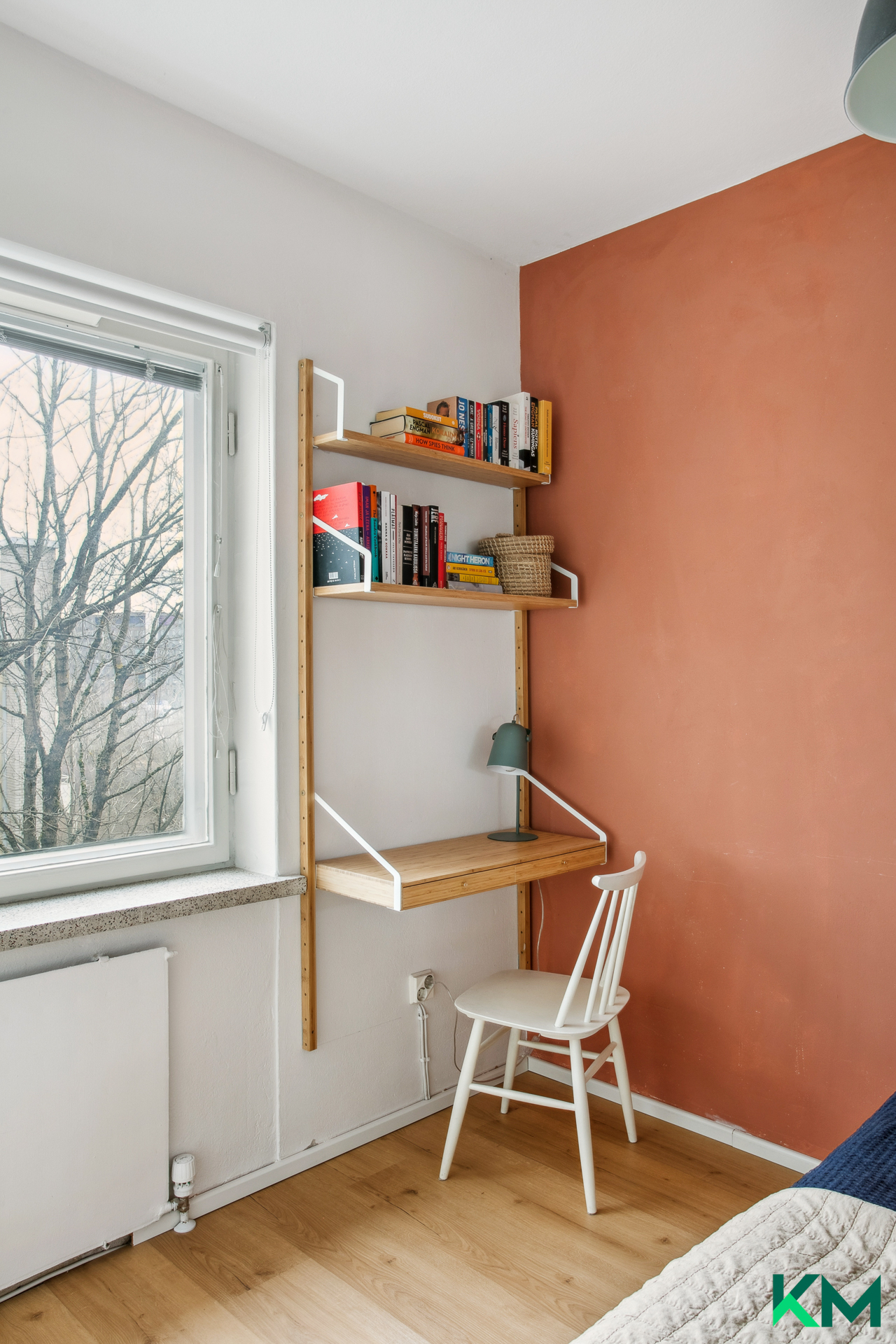 Makuuhuoneeseen mahtuu työpiste