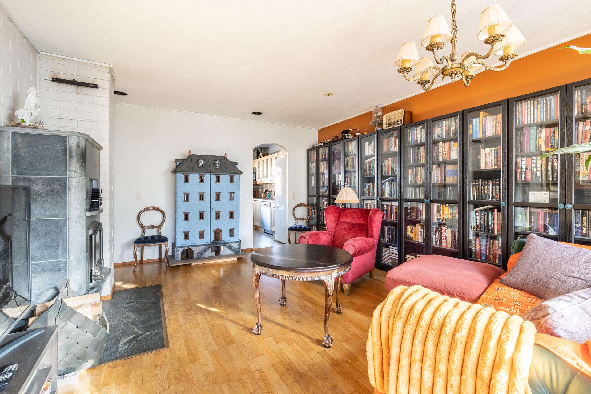 Kalkkivuorentie 25, Heikinlaakso, Helsinki