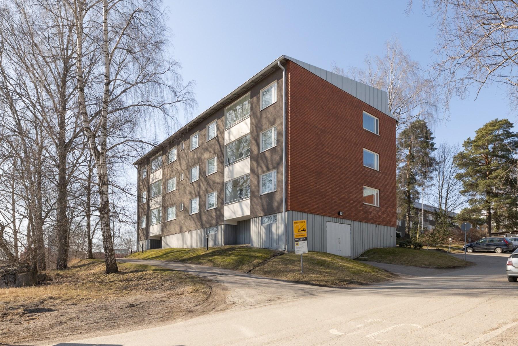 Rusthollinpolku 2