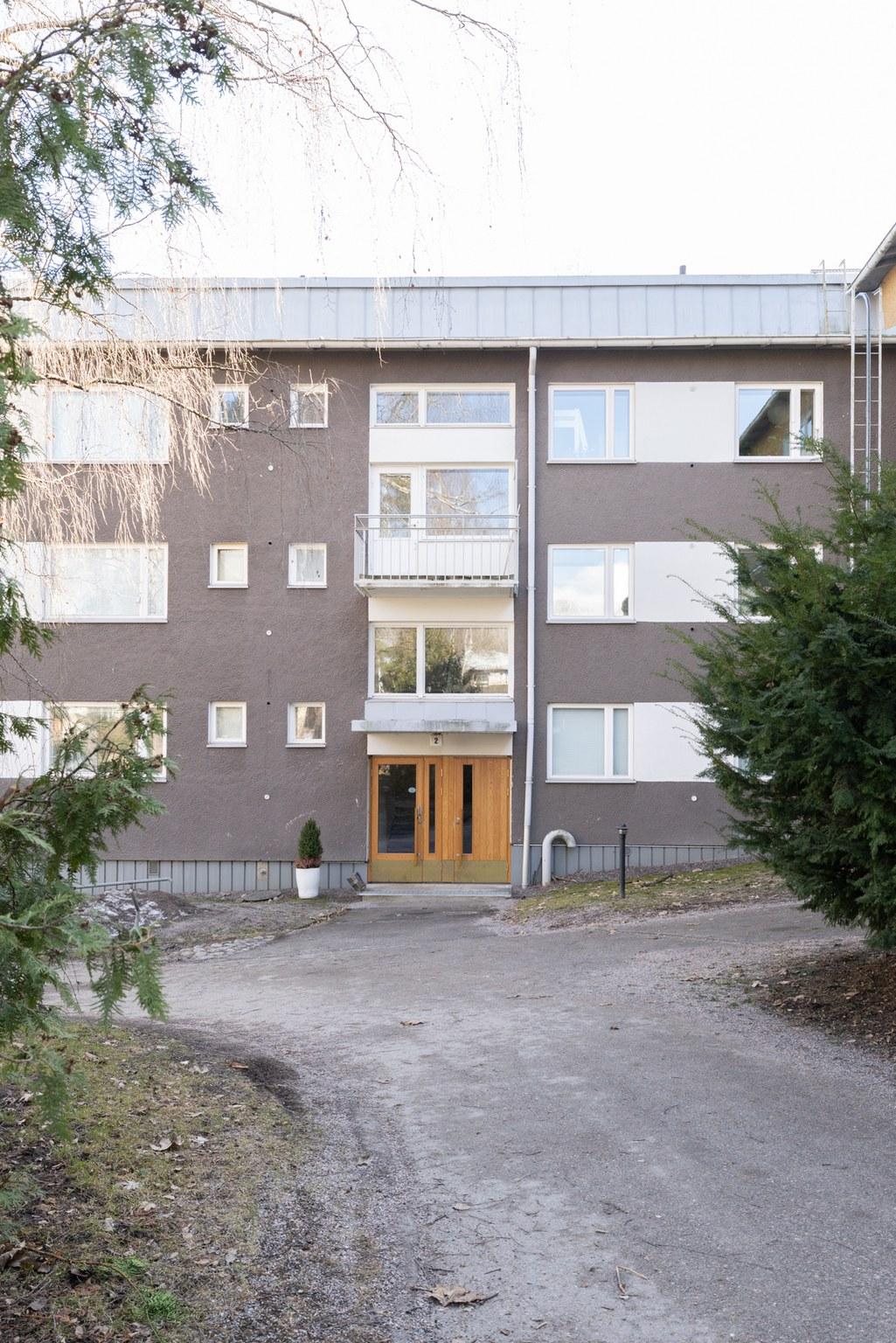 Rusthollinpolku 2 A - sisäänkäynti