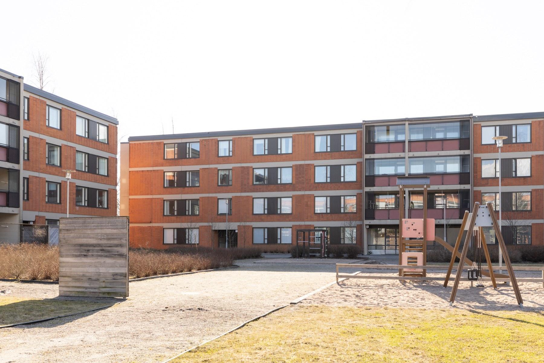 Taloyhtiön sisäpihaa