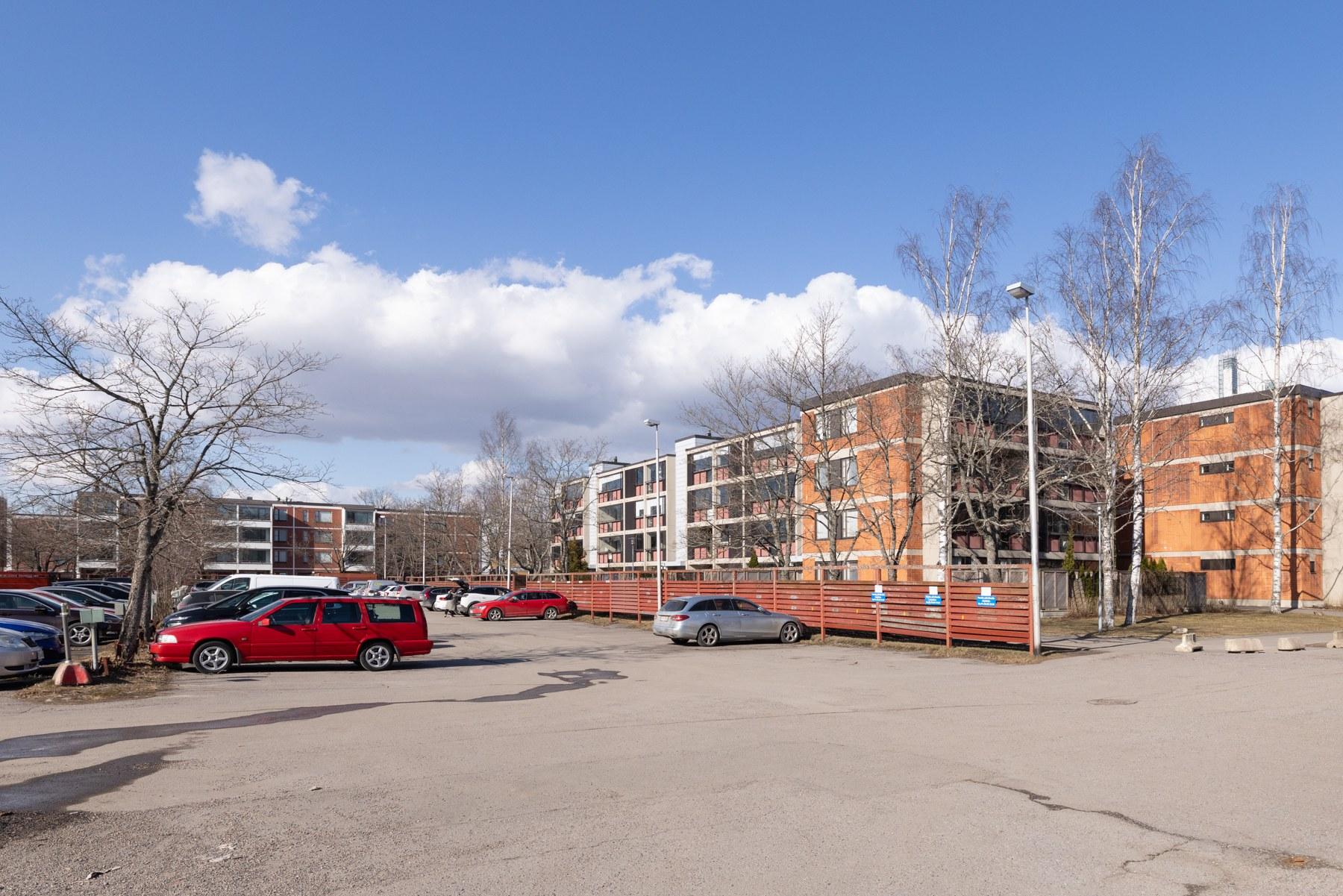 Taloyhtiön parkkipaikka