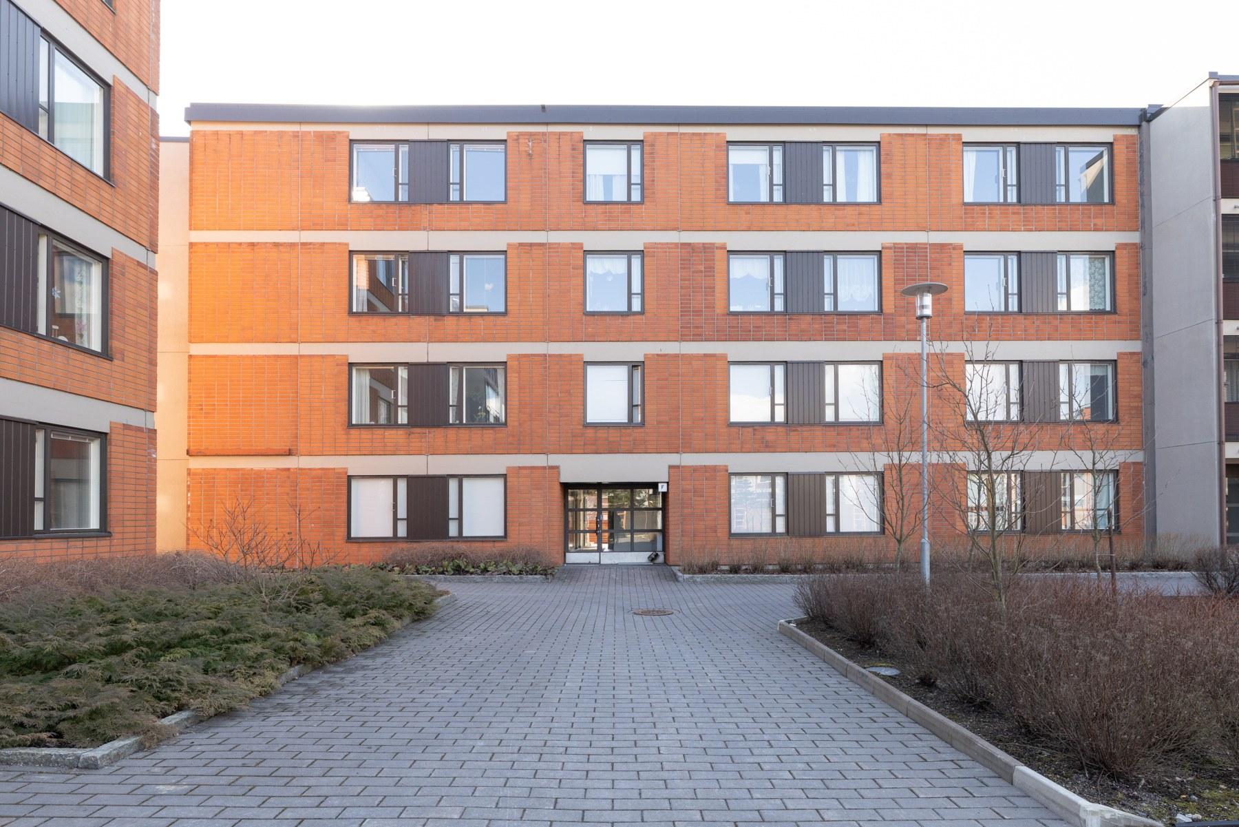 TERVETULOA Kauppakartanonkatu 22 F sisäänkäynti  sisäpihan puolelta