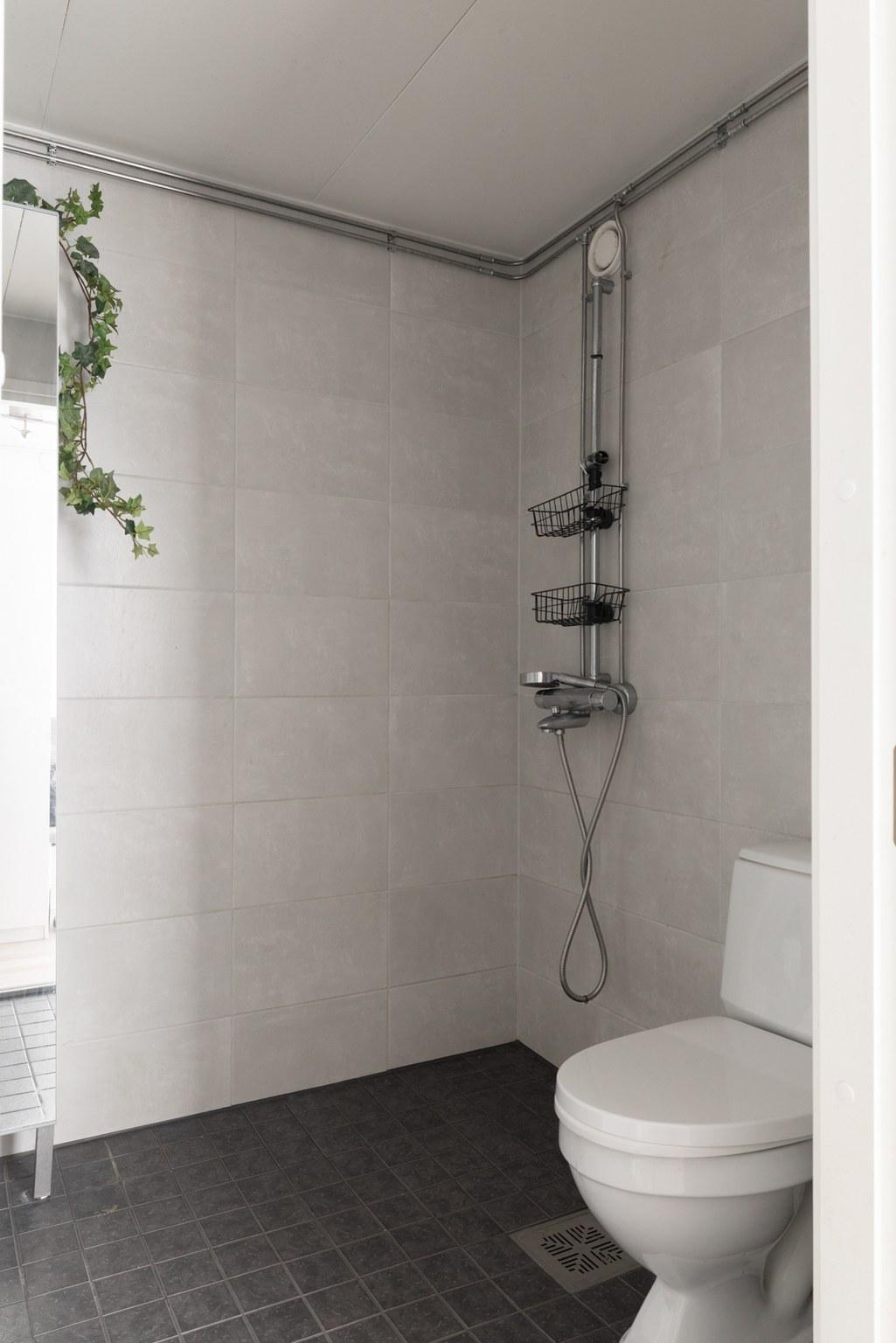 Kylpyhuone - Suihku - Wc-istuin