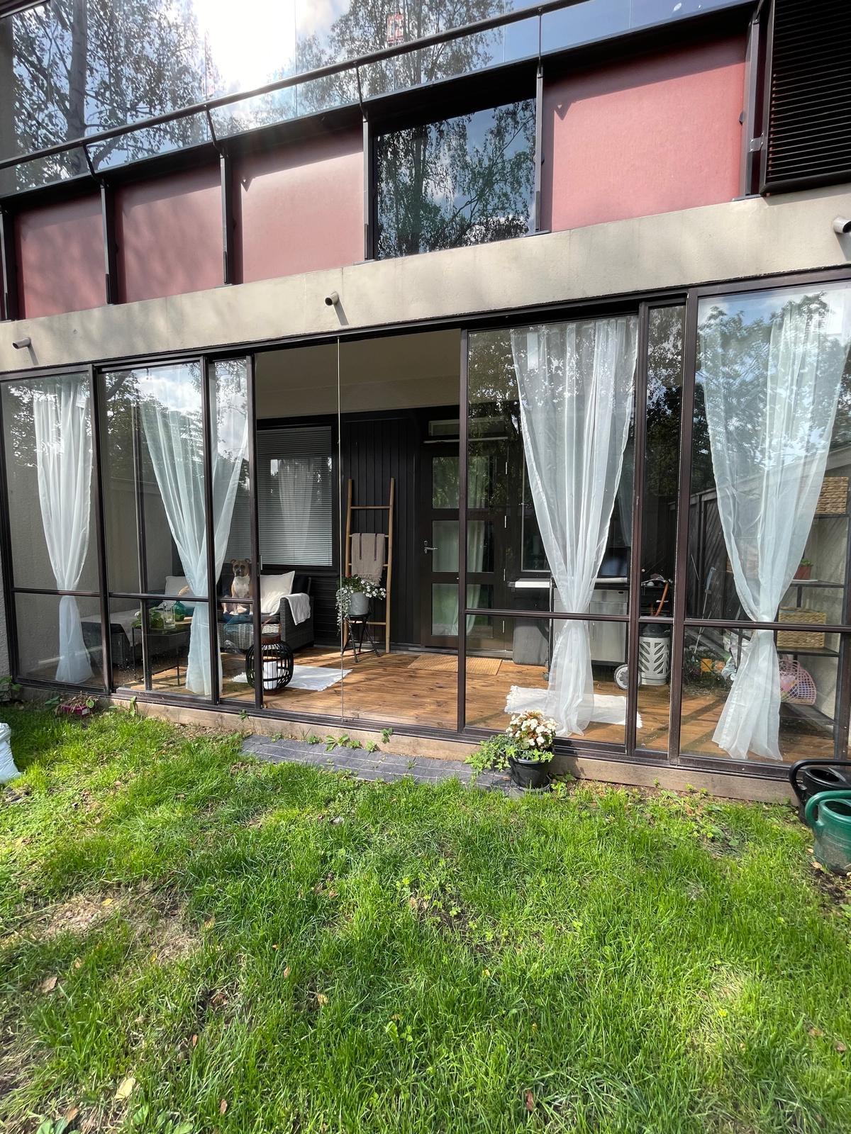 Asuntopihaa ja terassi - Omistajan ottama kuva viime kesältä -25