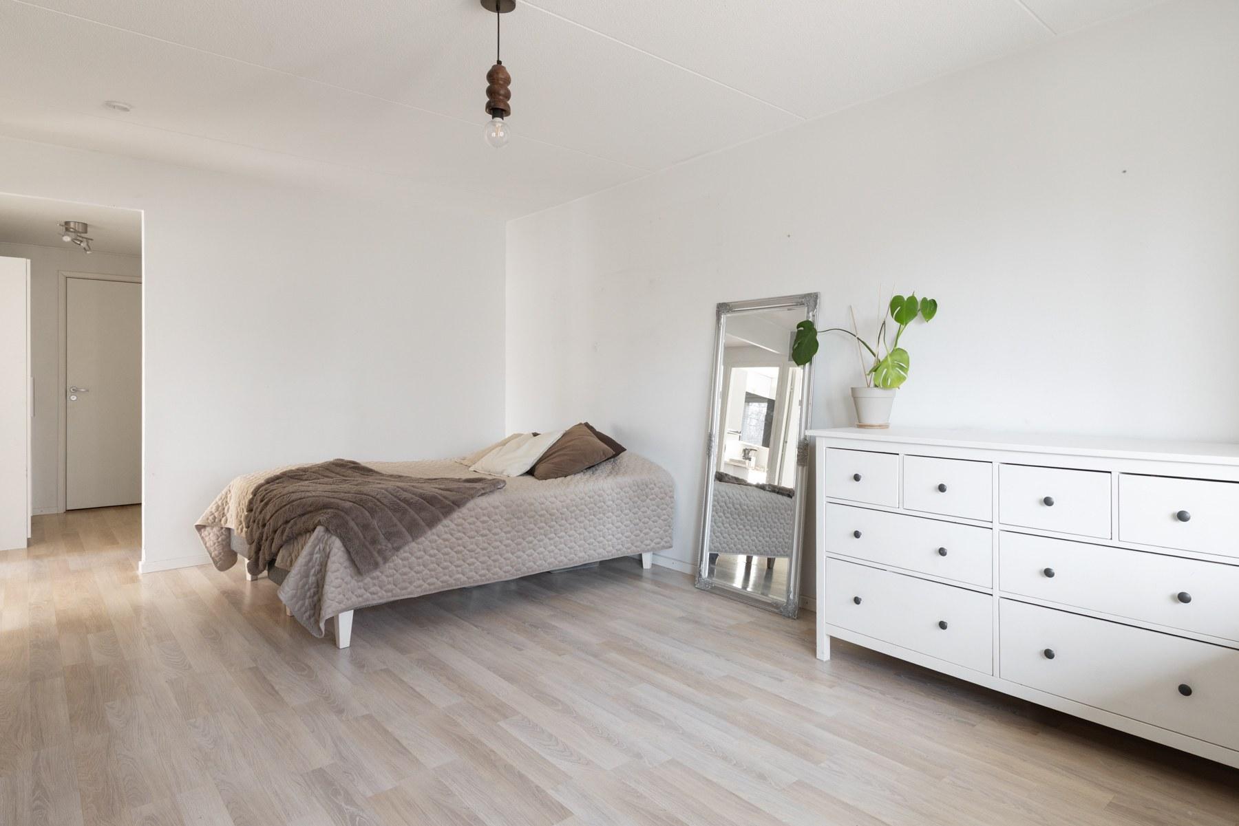 Olohuone terassin suunnalta kuvattuna