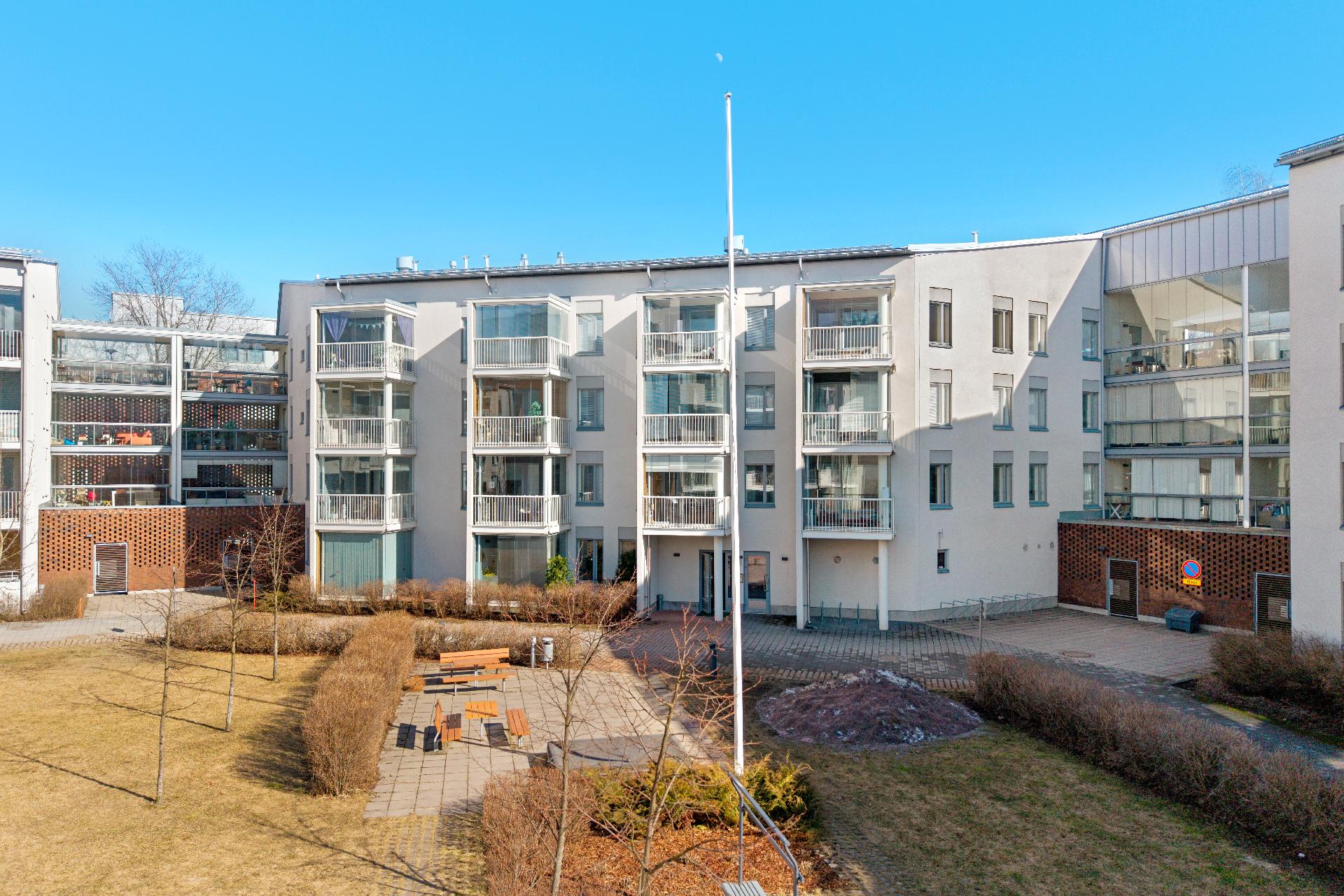 Luutnantinpolku 4, Malminkartano, Helsinki