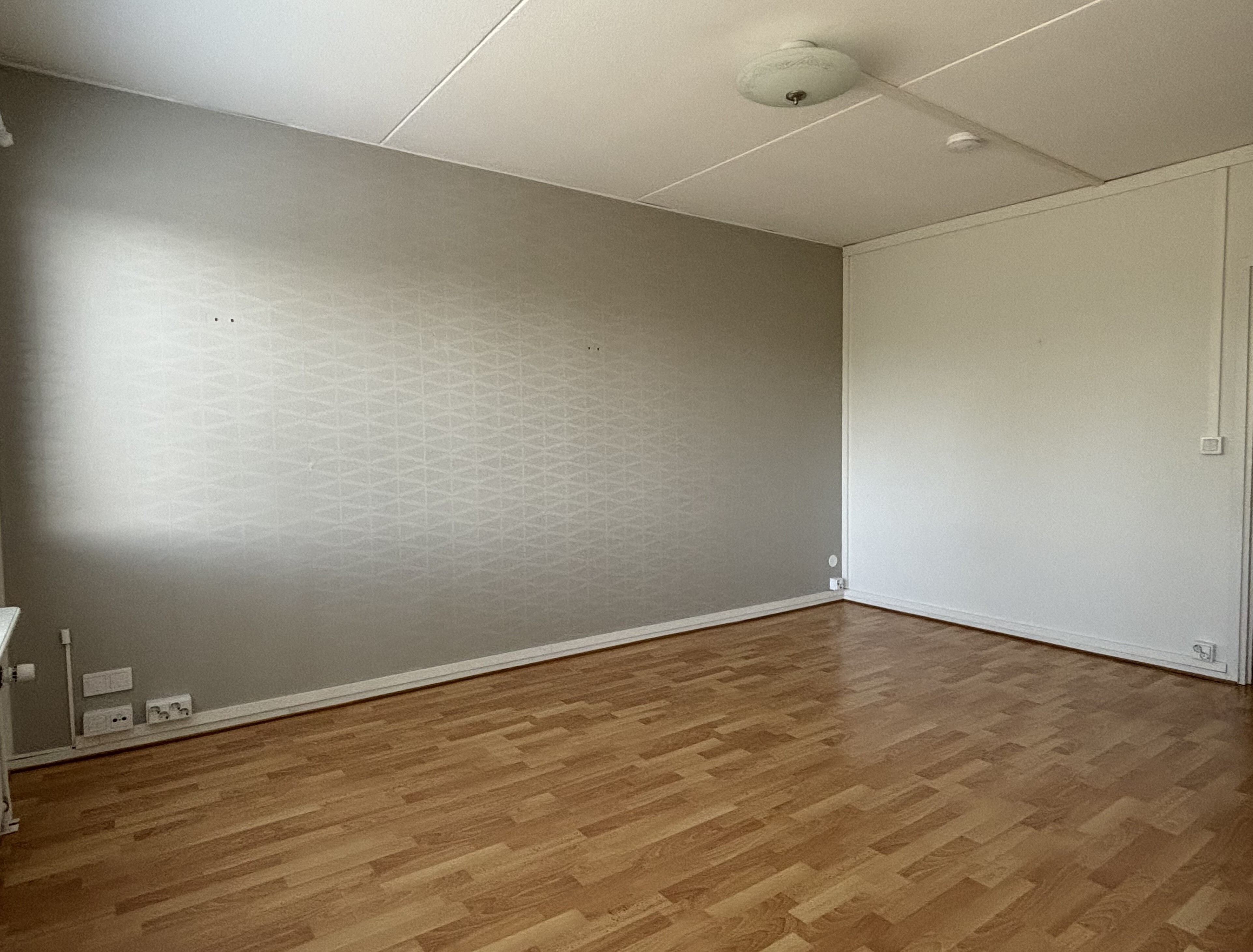 Tuulikinkatu 4, Hovila, Kotka