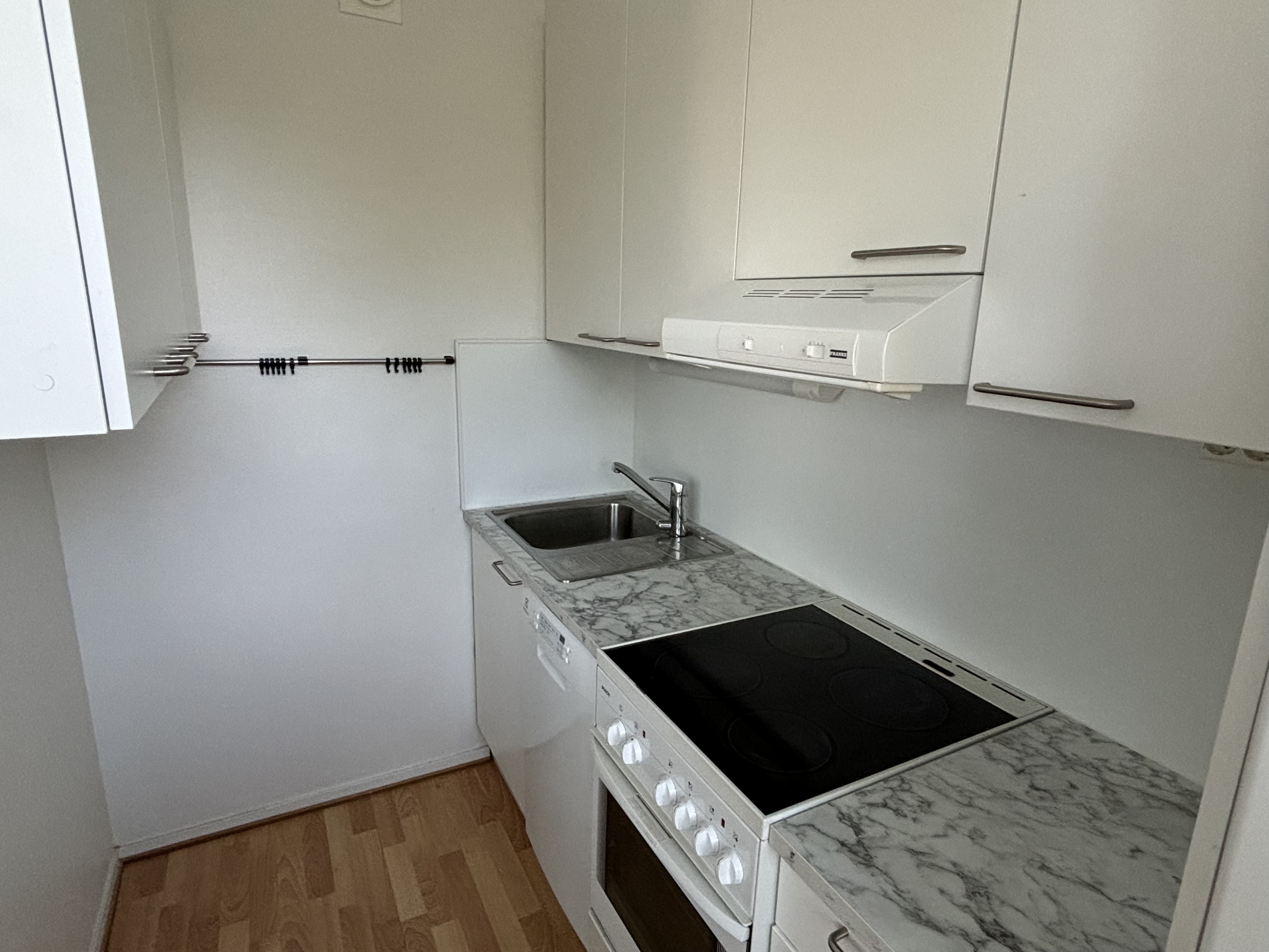 Tuulikinkatu 4, Hovila, Kotka