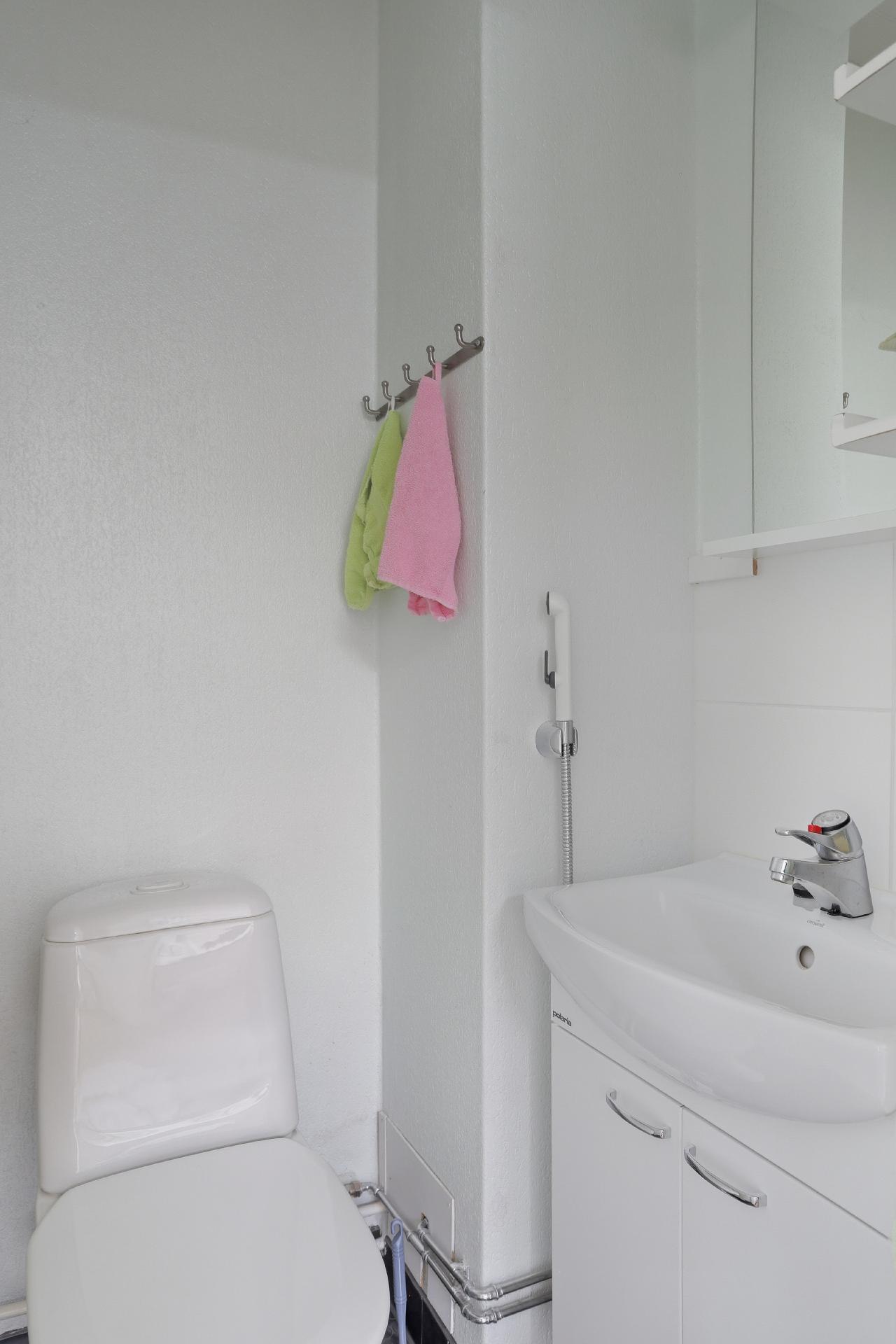 yläkerran erillinen wc 