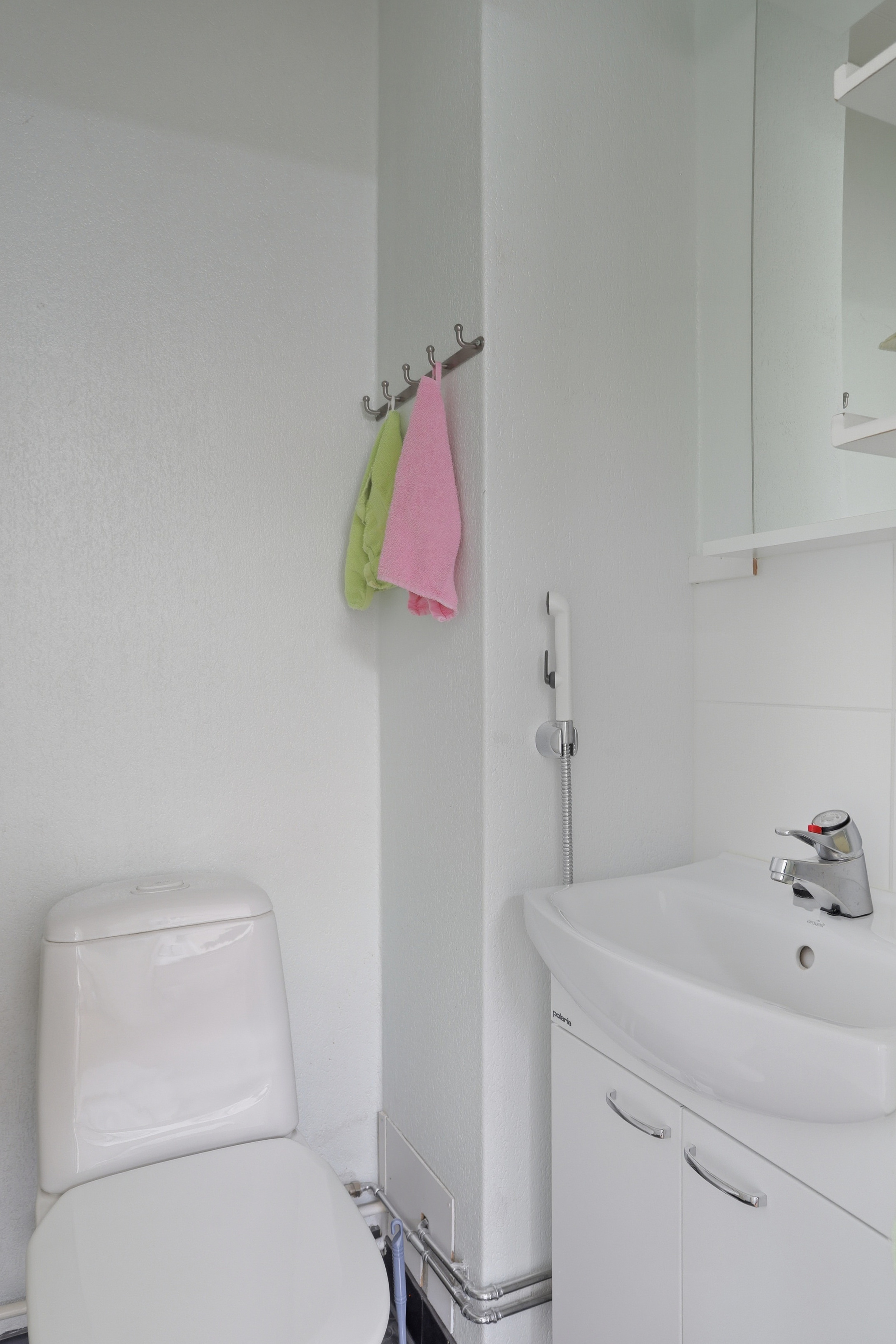 yläkerran erillinen wc 