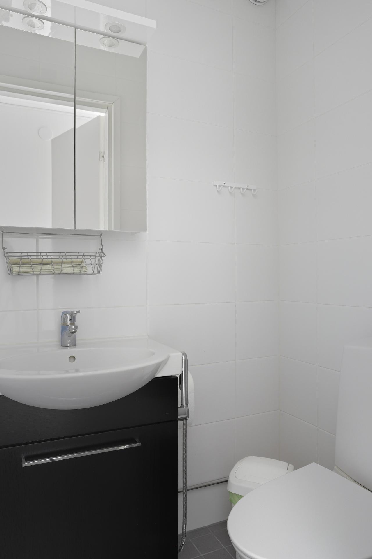 alakerran erillinen wc