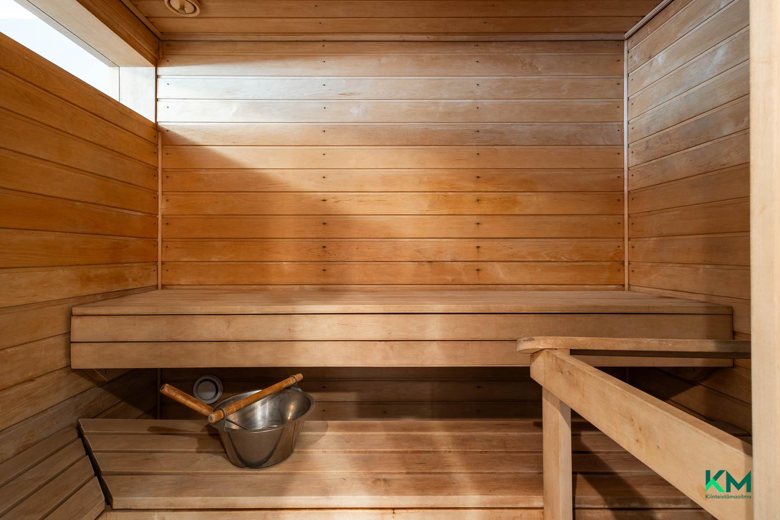 Tunnelmallinen talosauna on asukkaiden varattavissa