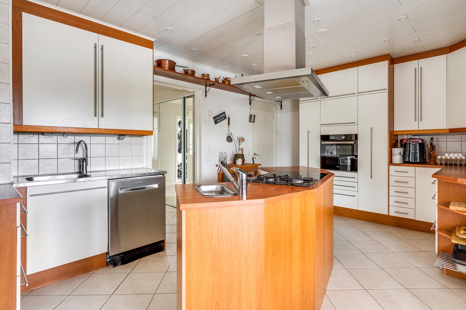 Keskuskatu 12, Haikka, Pirkkala