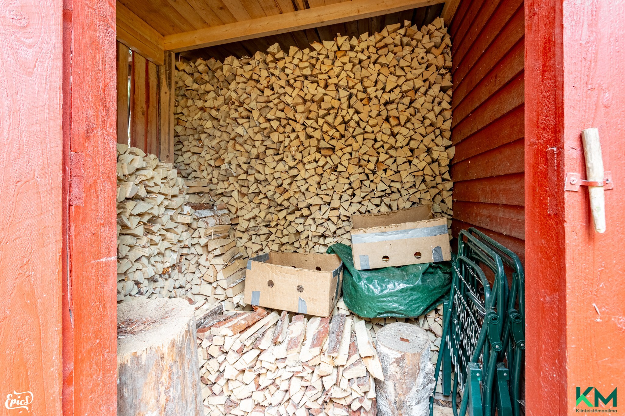 Mahtava puupino kaupanpäälle!