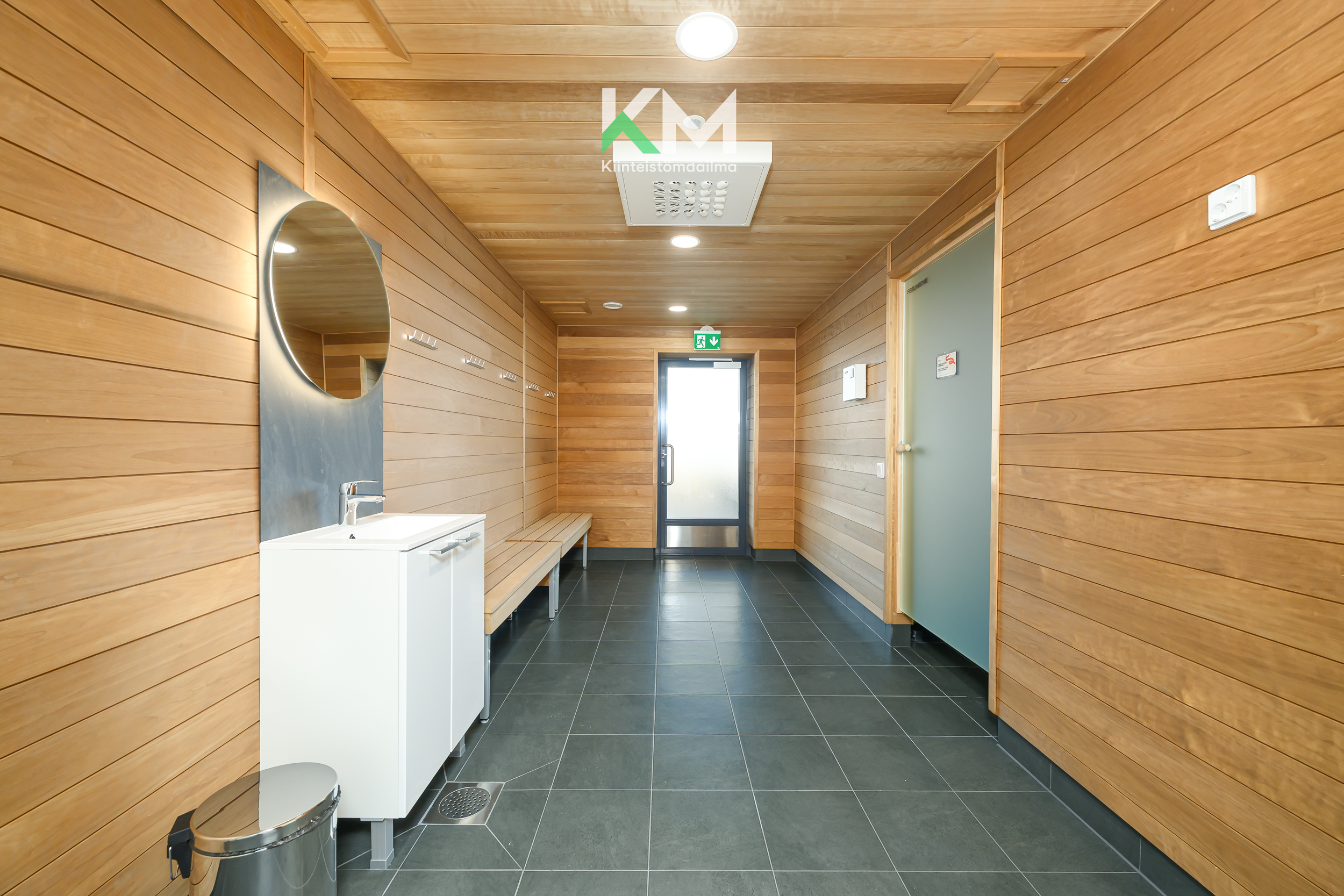 Taloyhtiön saunaosastoa