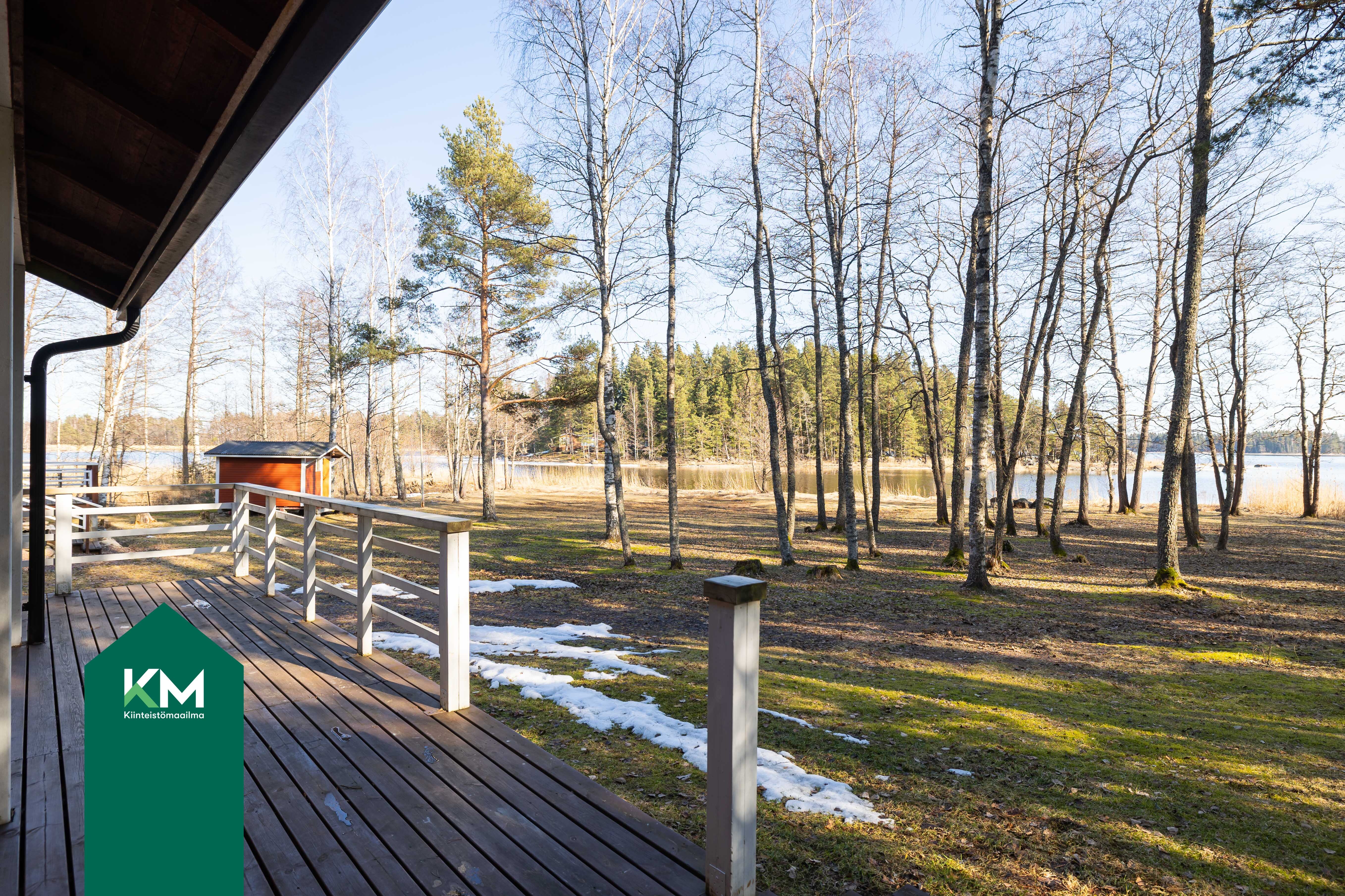 Päärakennuksen terassia