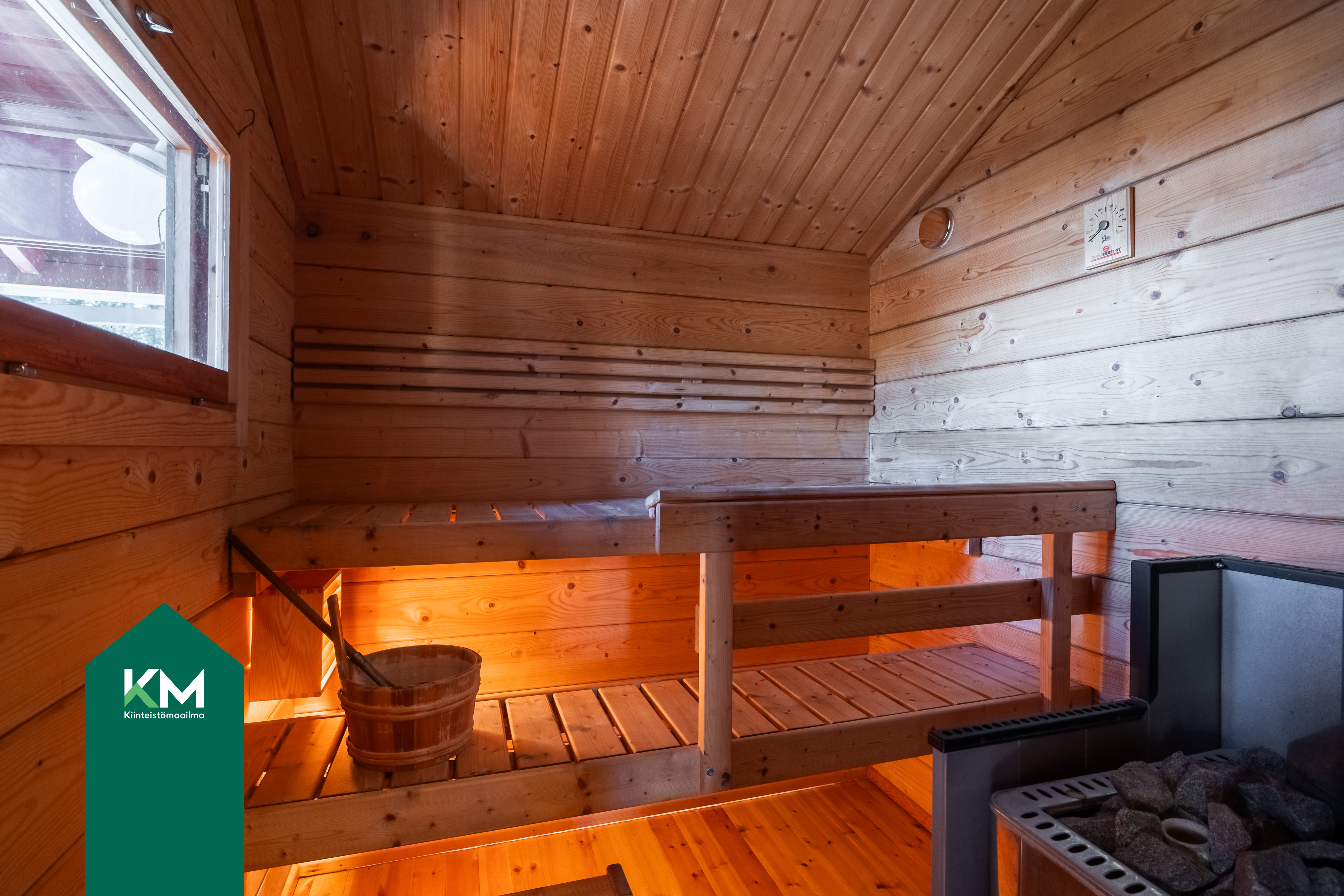 Puulämmitteinen kiuas takaa lempeät löylyt