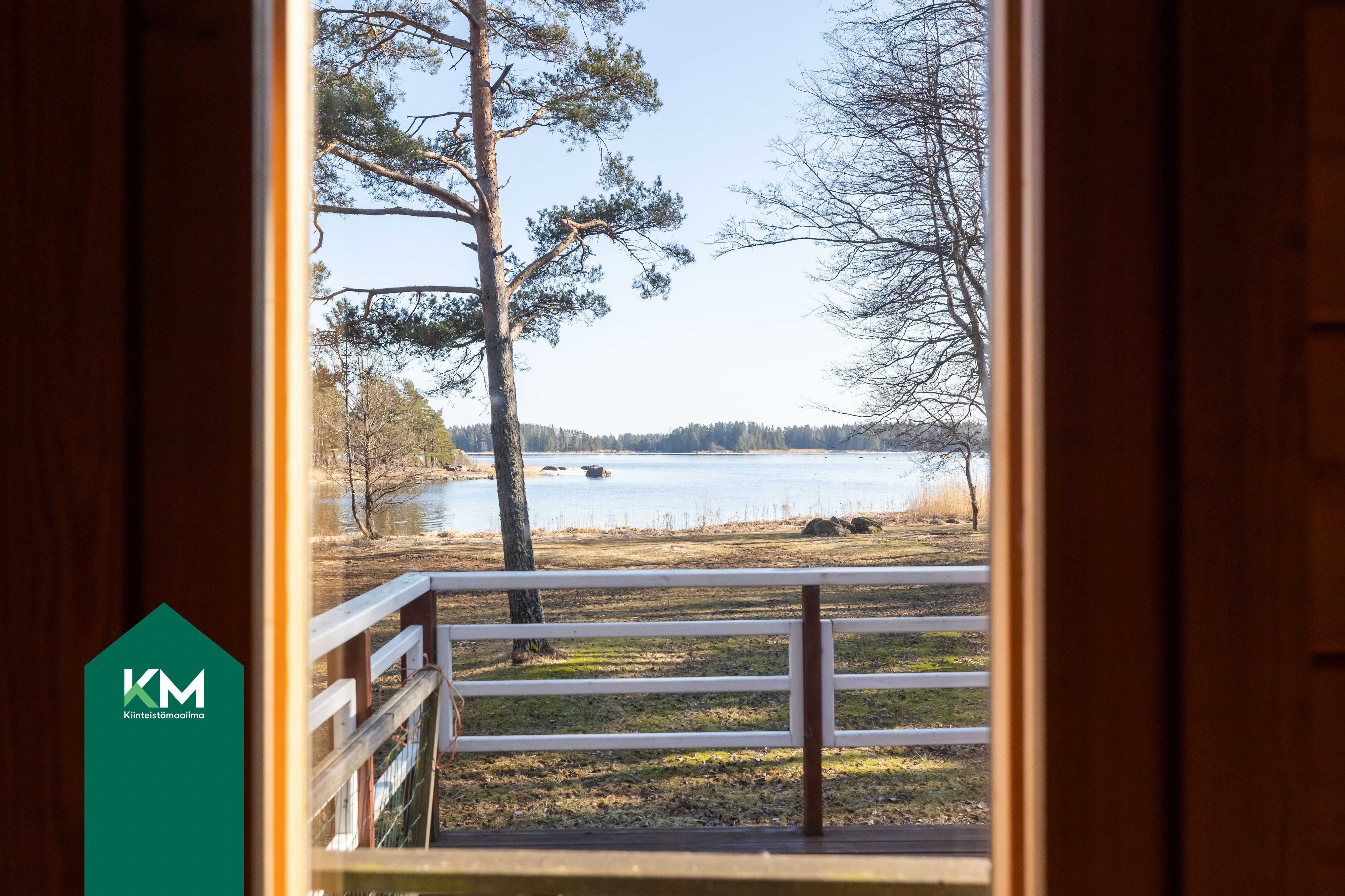 Näkymä saunamökiltä merelle