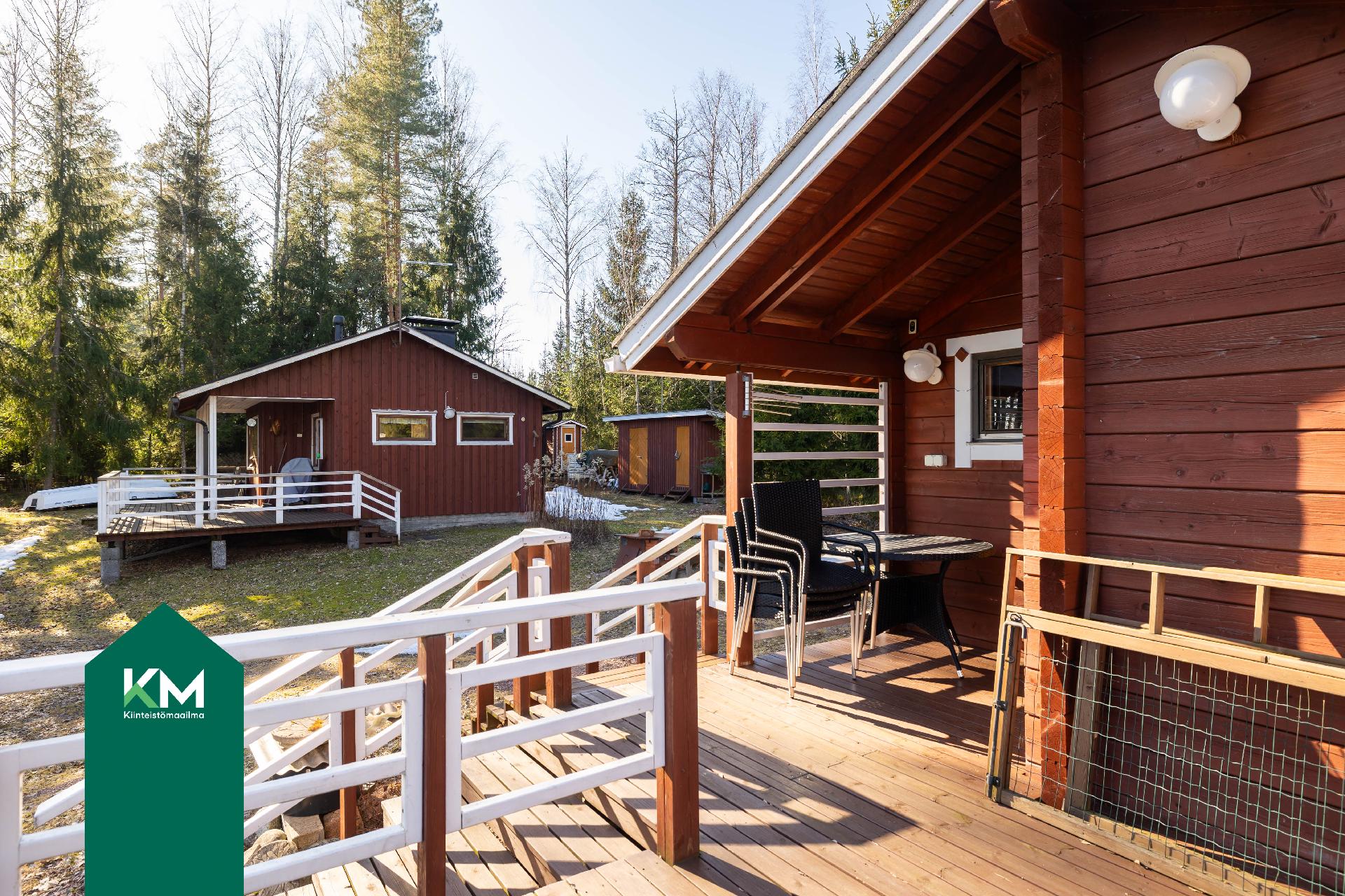 Saunamökin terassia