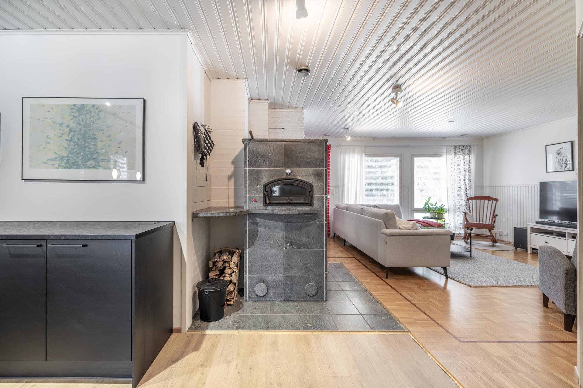 leivinuuni/varaava takka