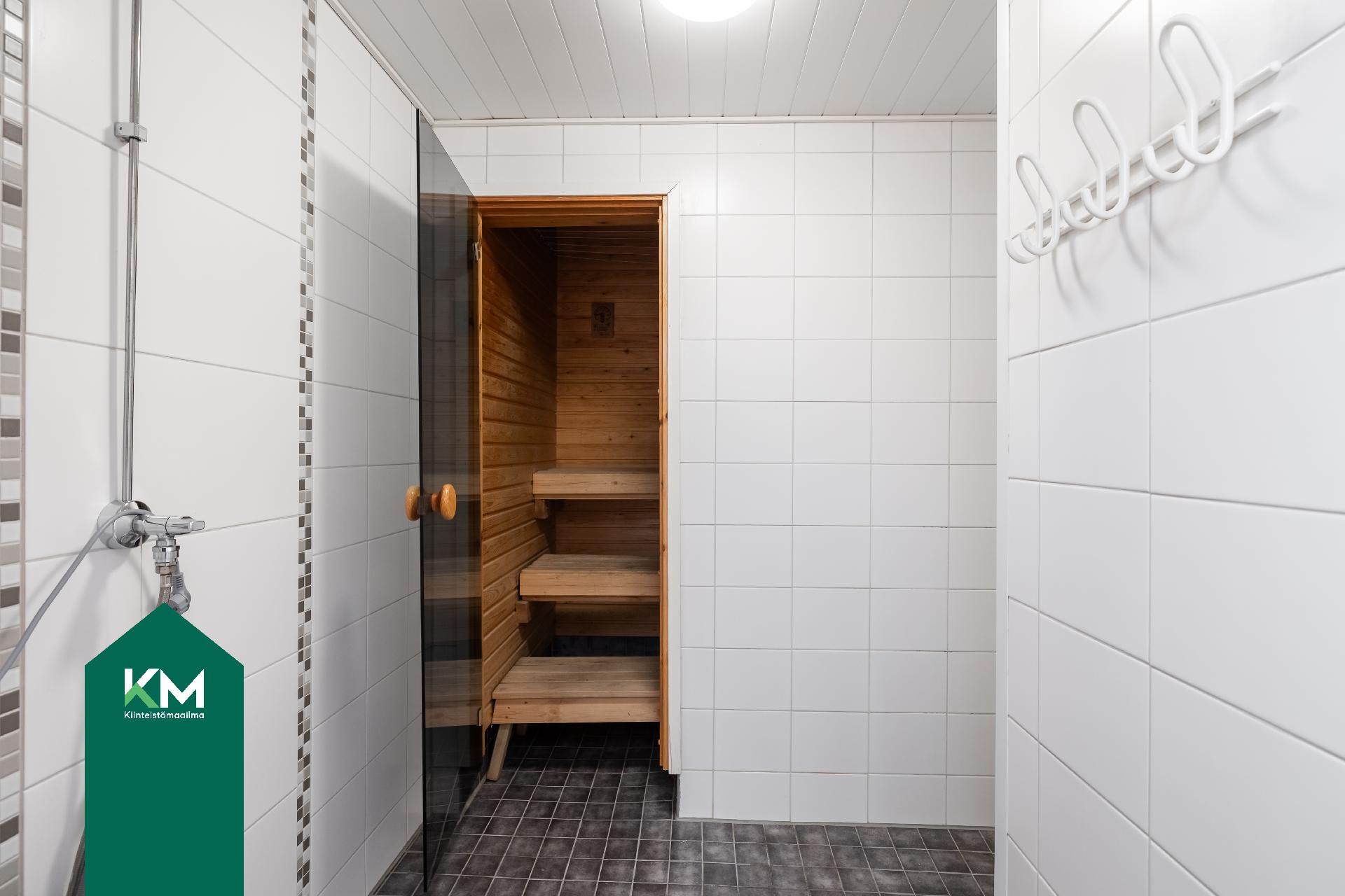 Pesuhuone ja sauna on saneerattu LVIS-saneerauksen yhteydessä 