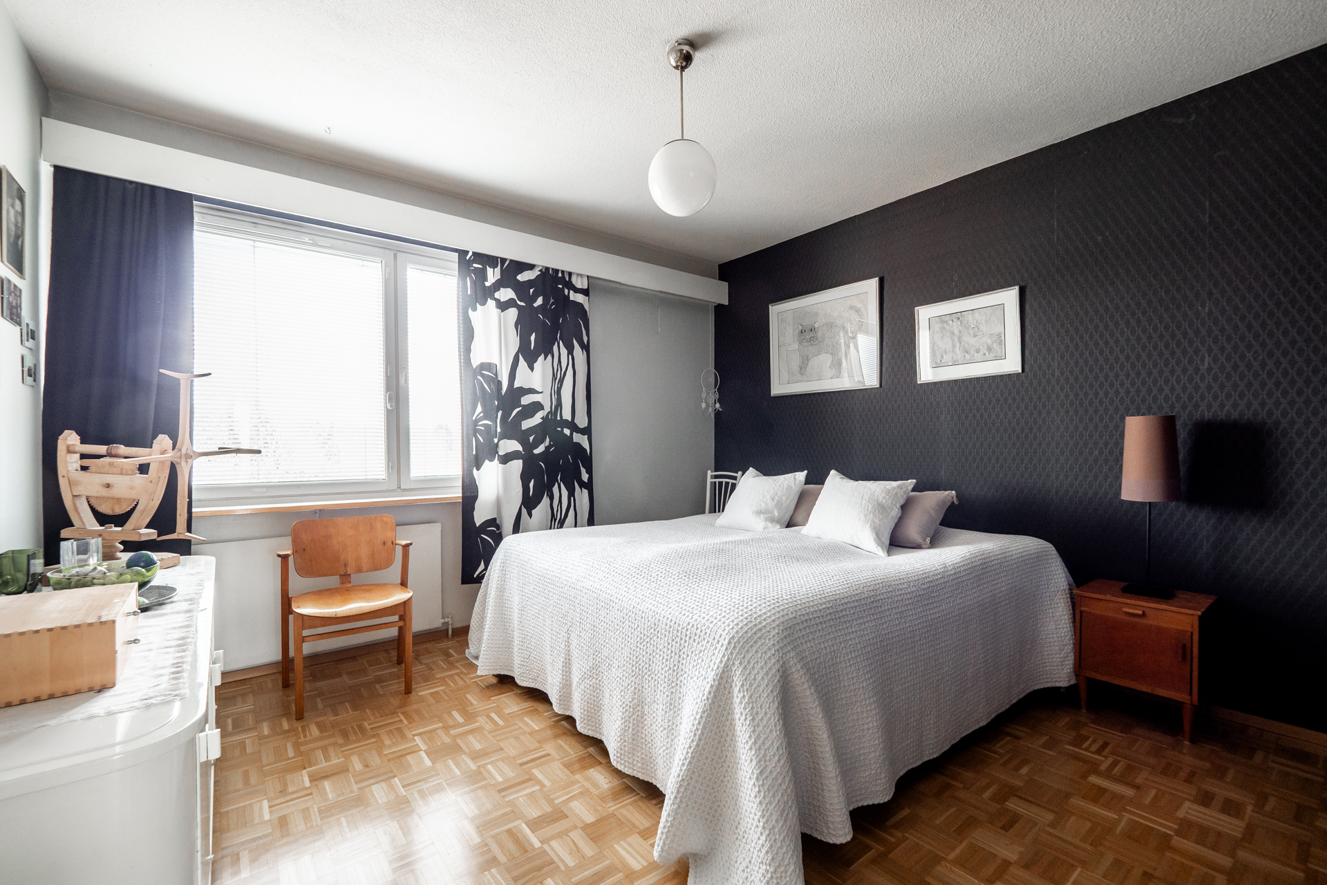 Päämakuuhuoneessa tilaa vaikka työpöydällekin