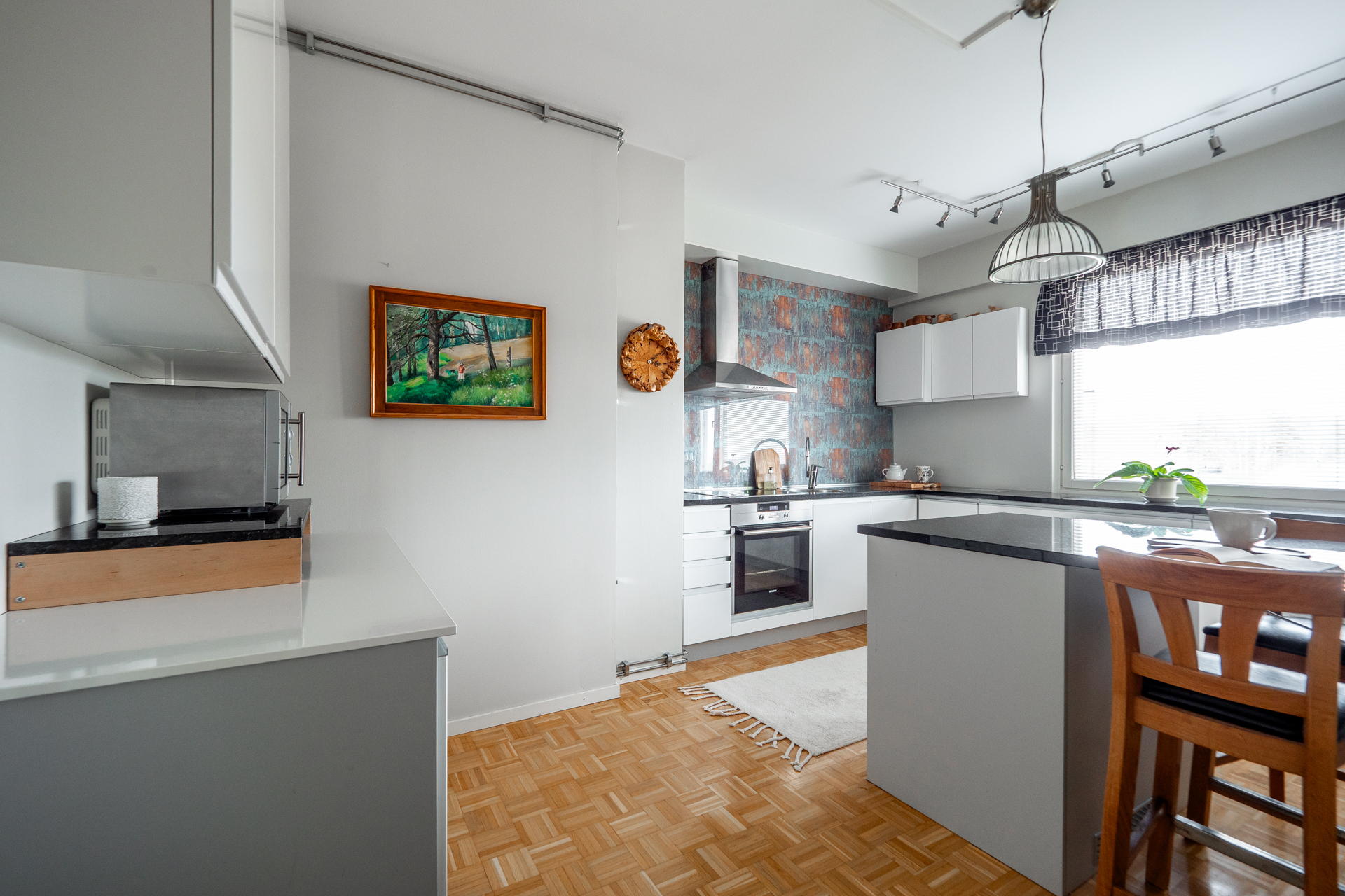 Valoa ja työskentelytilaa