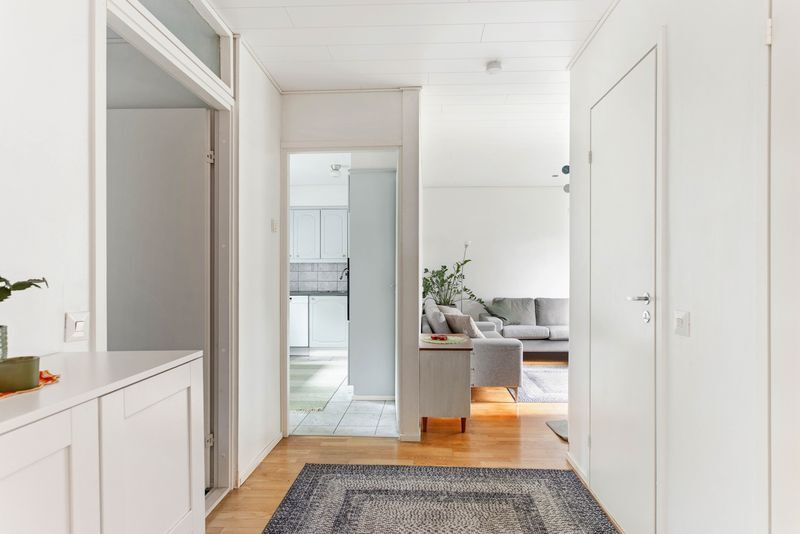 Larin Parasken polku 21, Kannelmäki, Helsinki