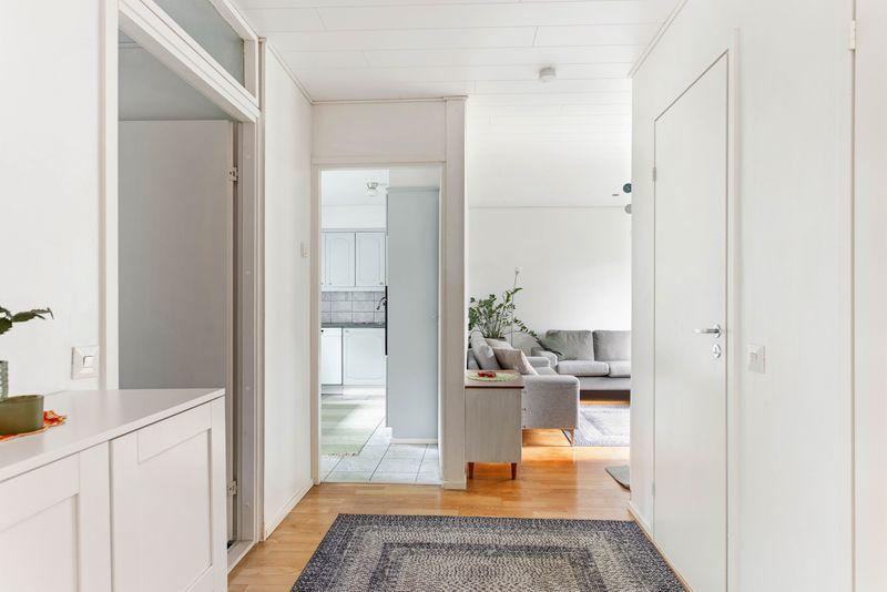 Larin Parasken polku 21, Kannelmäki, Helsinki