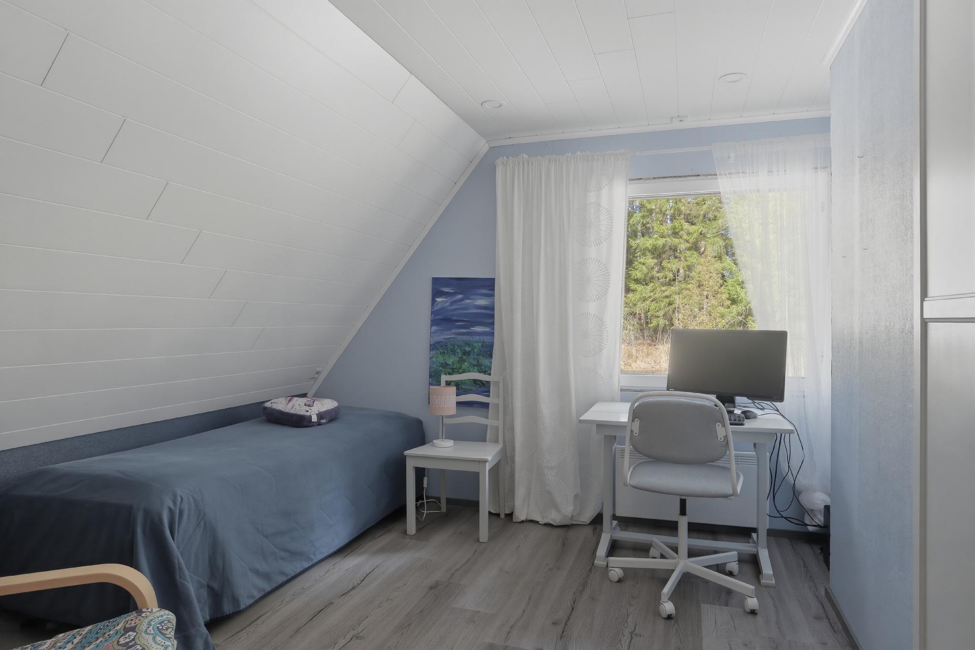 Yläkerran makuuhuone