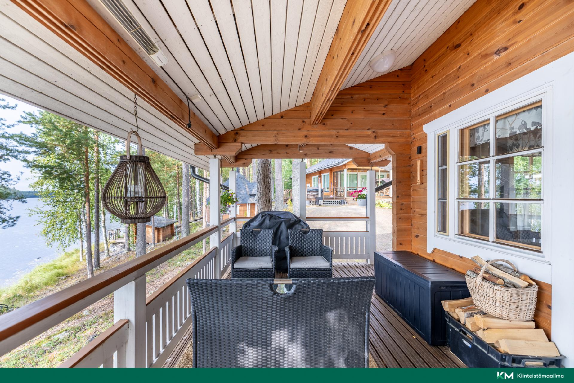saunamökin terassi
