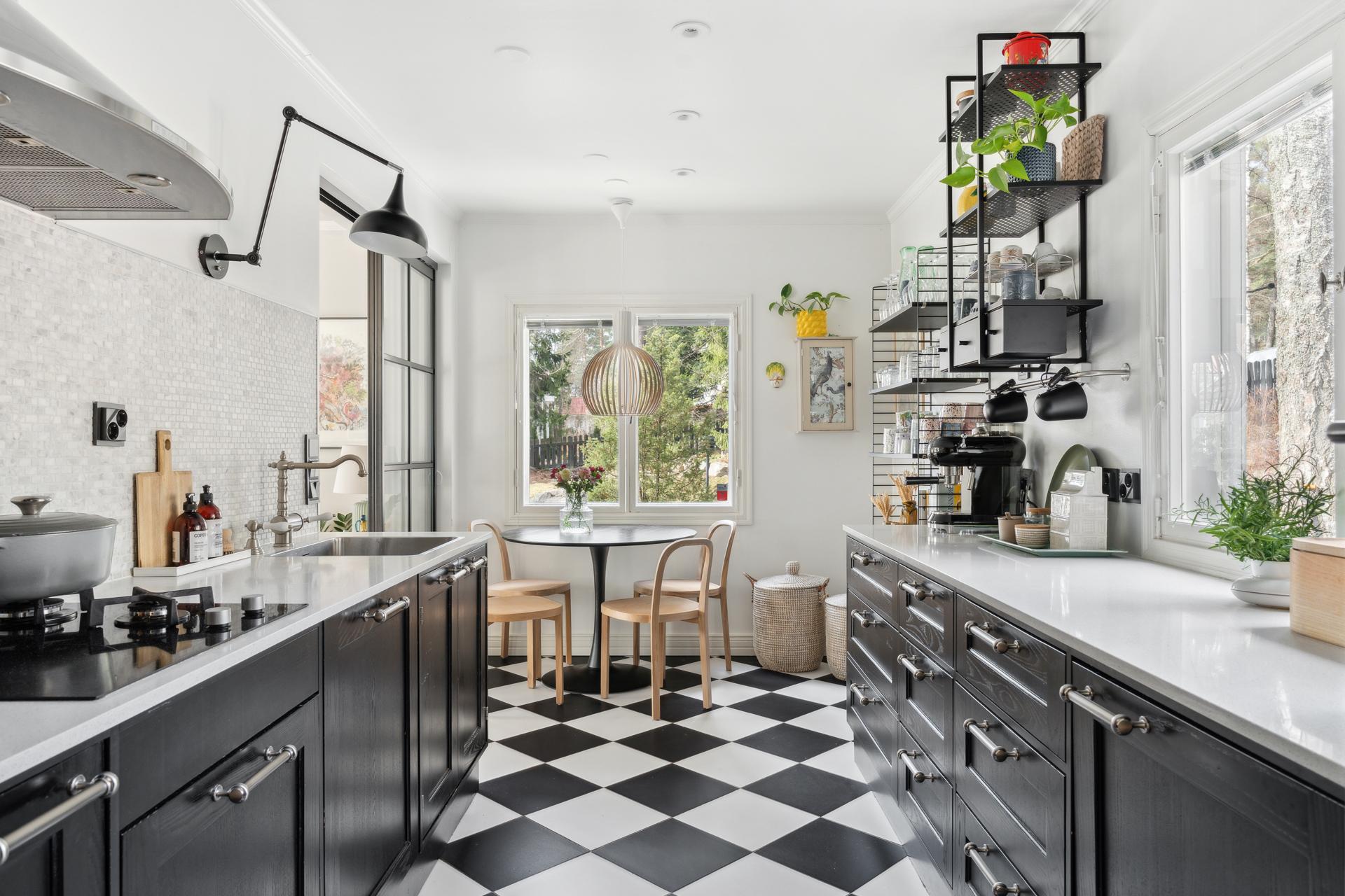 Jondalintie 6, Kauniainen, Kauniainen