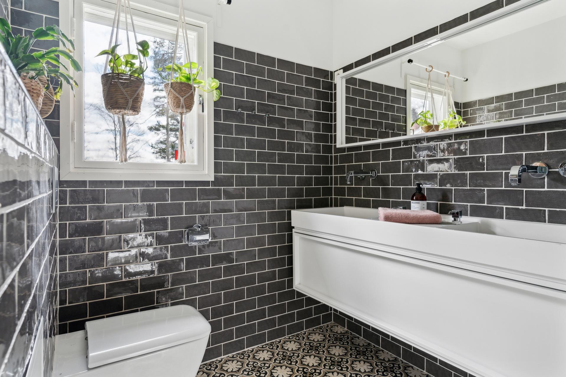 Wc:tä ja kylpyhuoneita on runsaasti