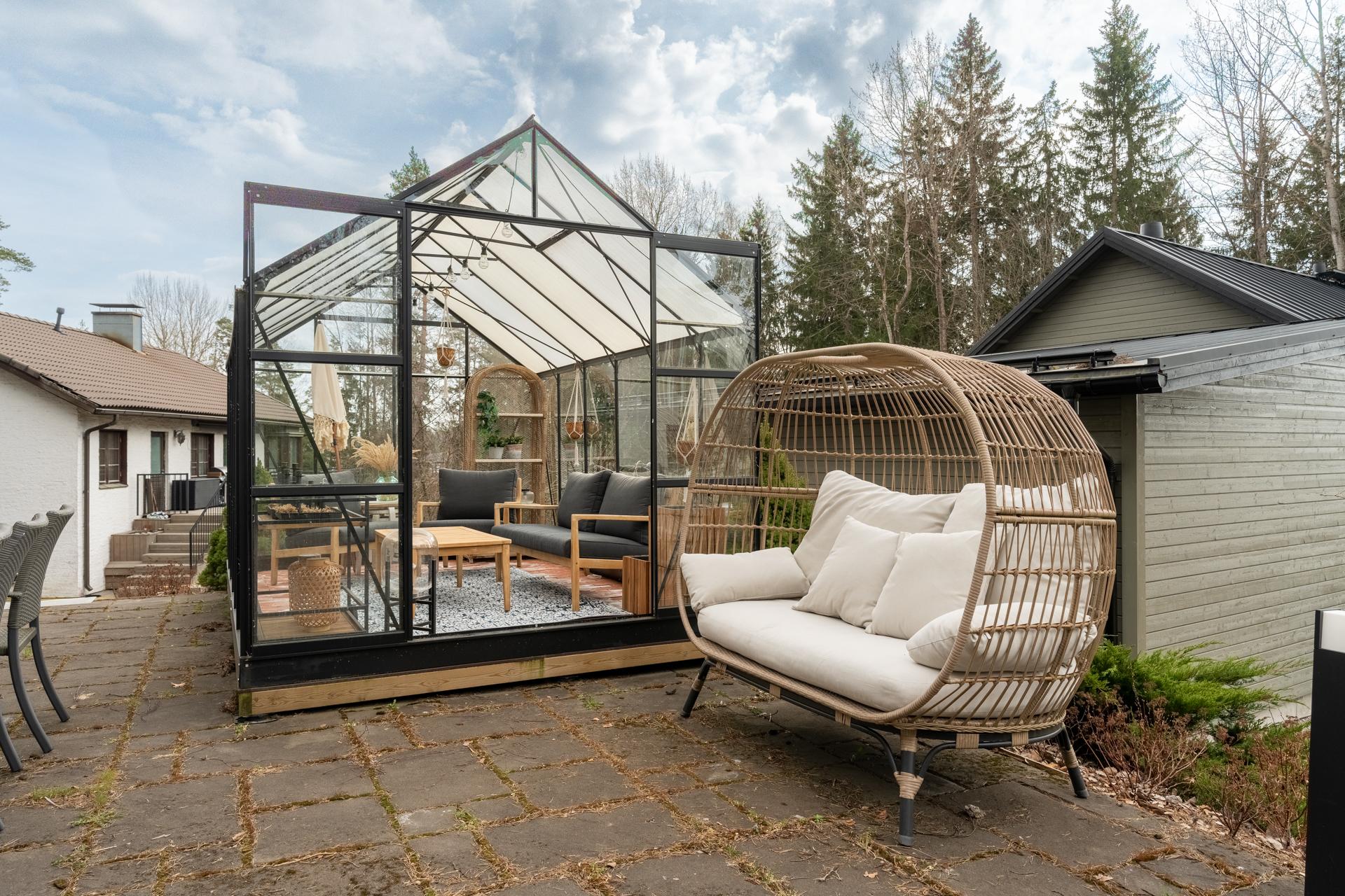 Pihalla on viihtyisä kasvihuone