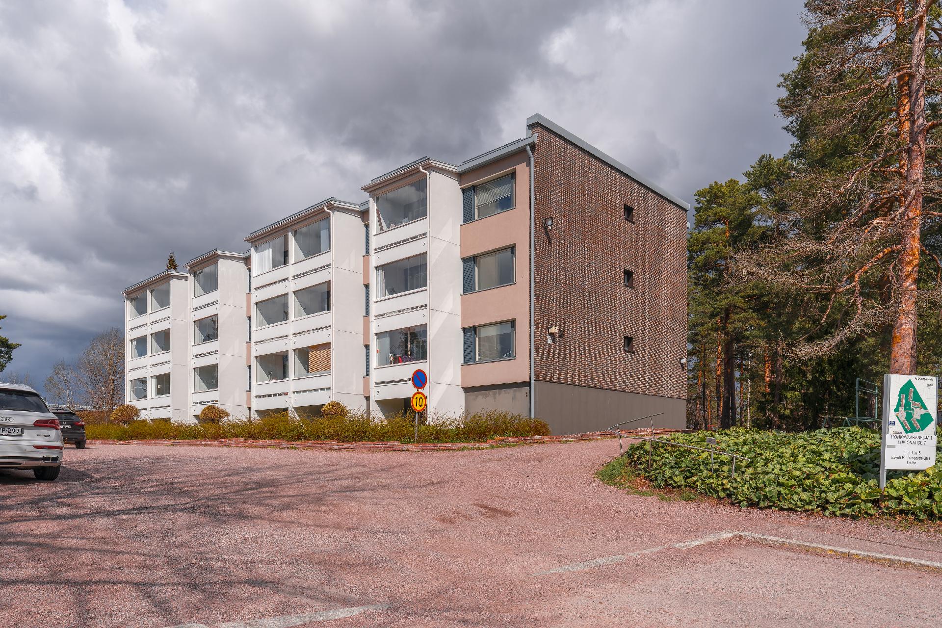 Taloon on tehty kattava julkisivuremontti