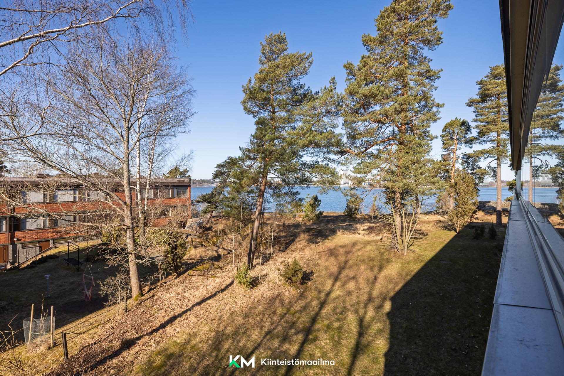 Ihana parvekenäkymä merelle