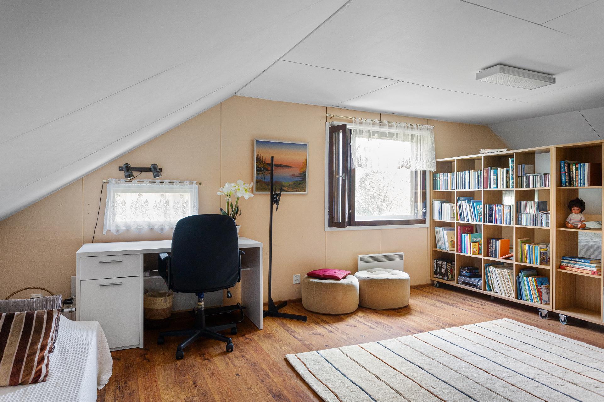 Yläkerran makuuhuone