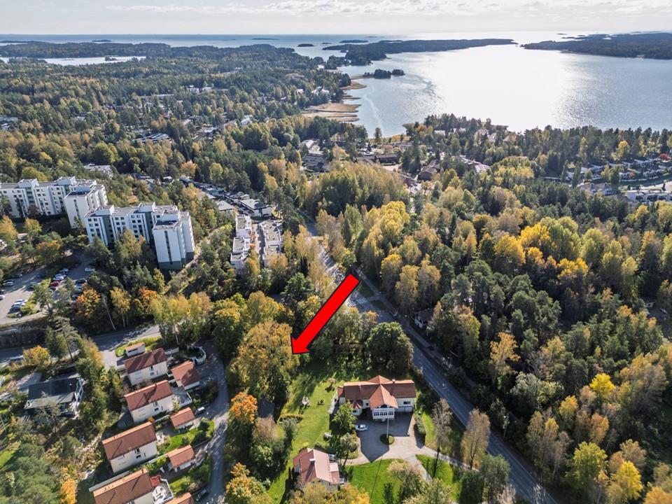 Espoon rantaraitti aivan vieressä