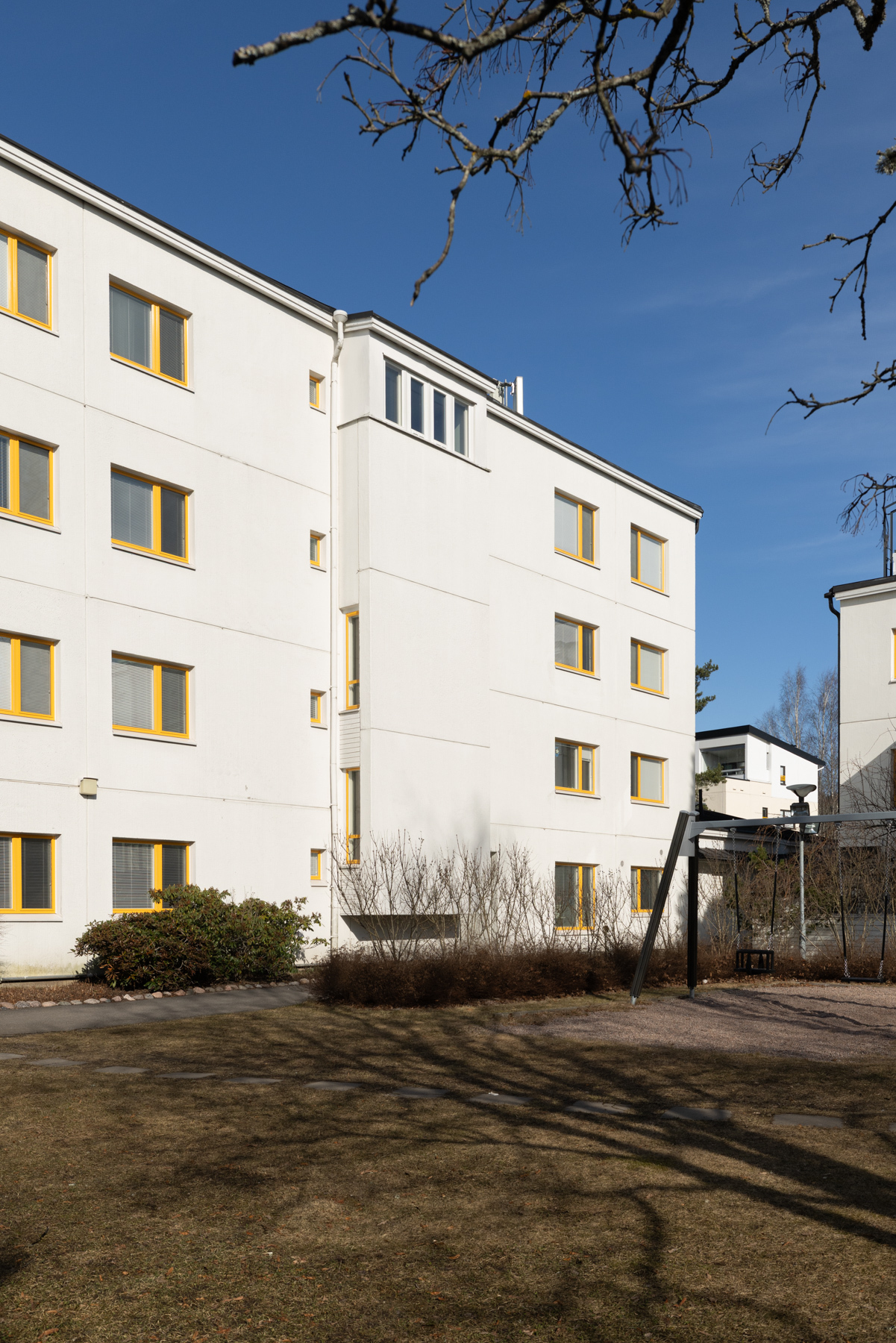 Taloyhtiön pihaa