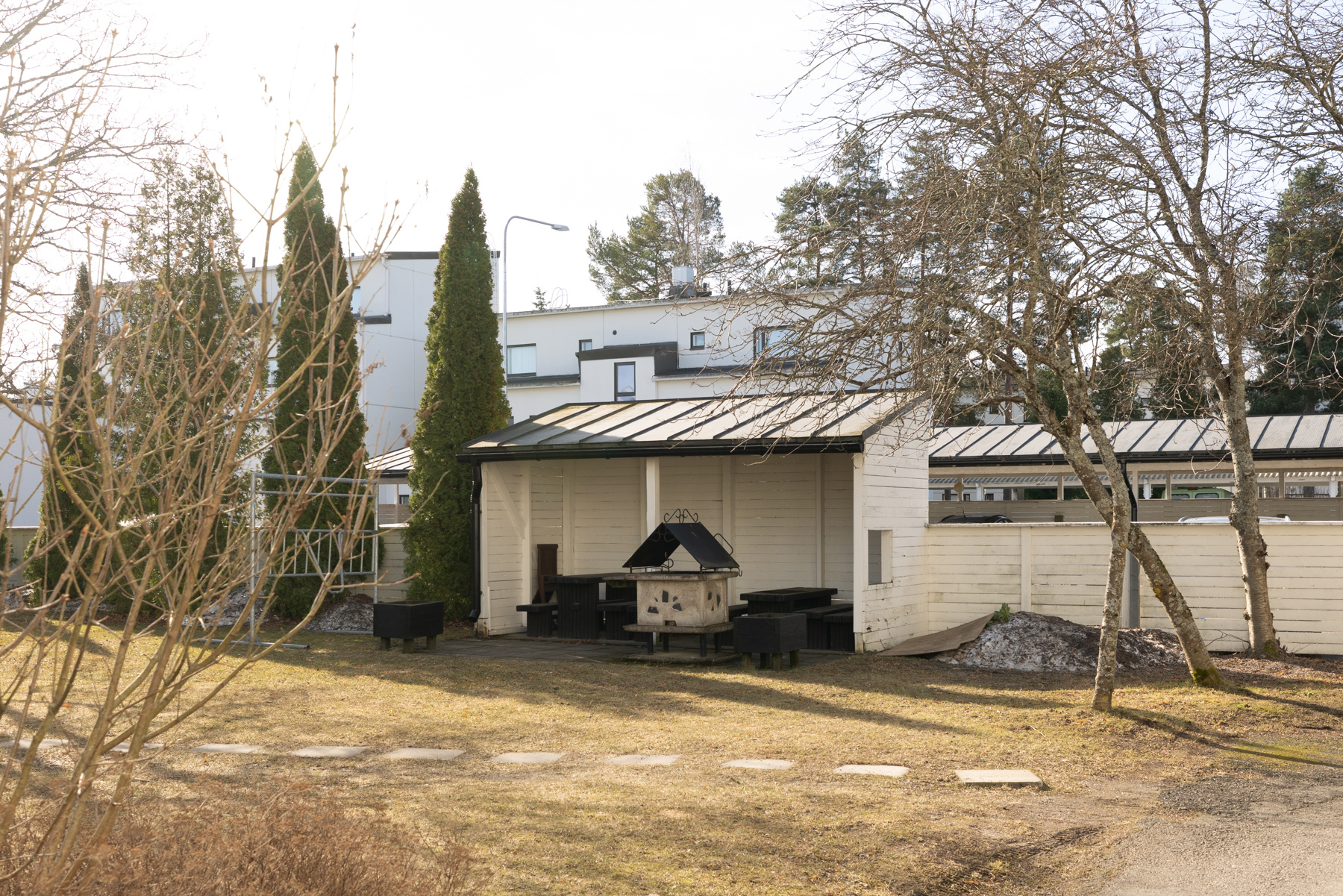 Taloyhtiön pihaa