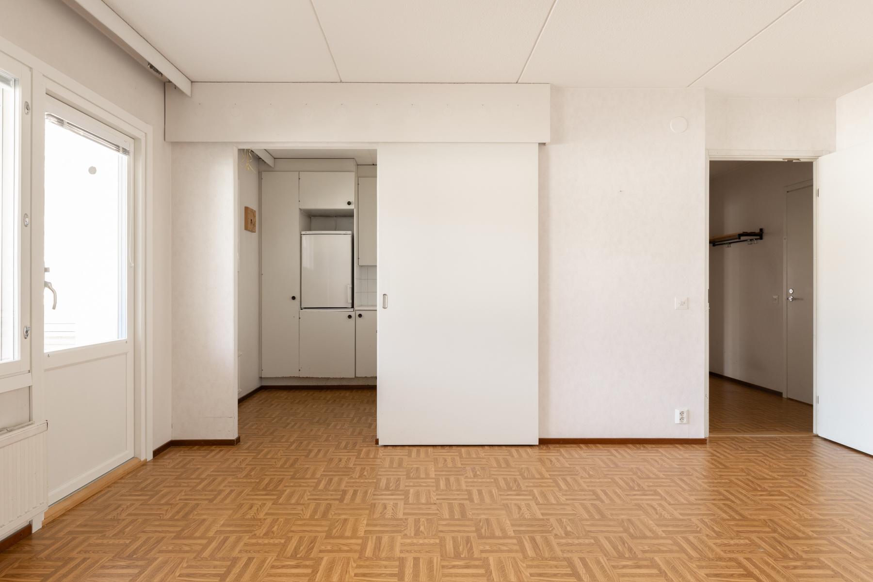 Olohuoneesta keittiöön