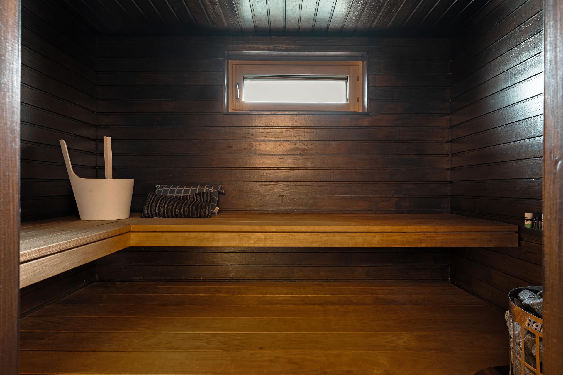 Remontoitu, tyylikäs sauna